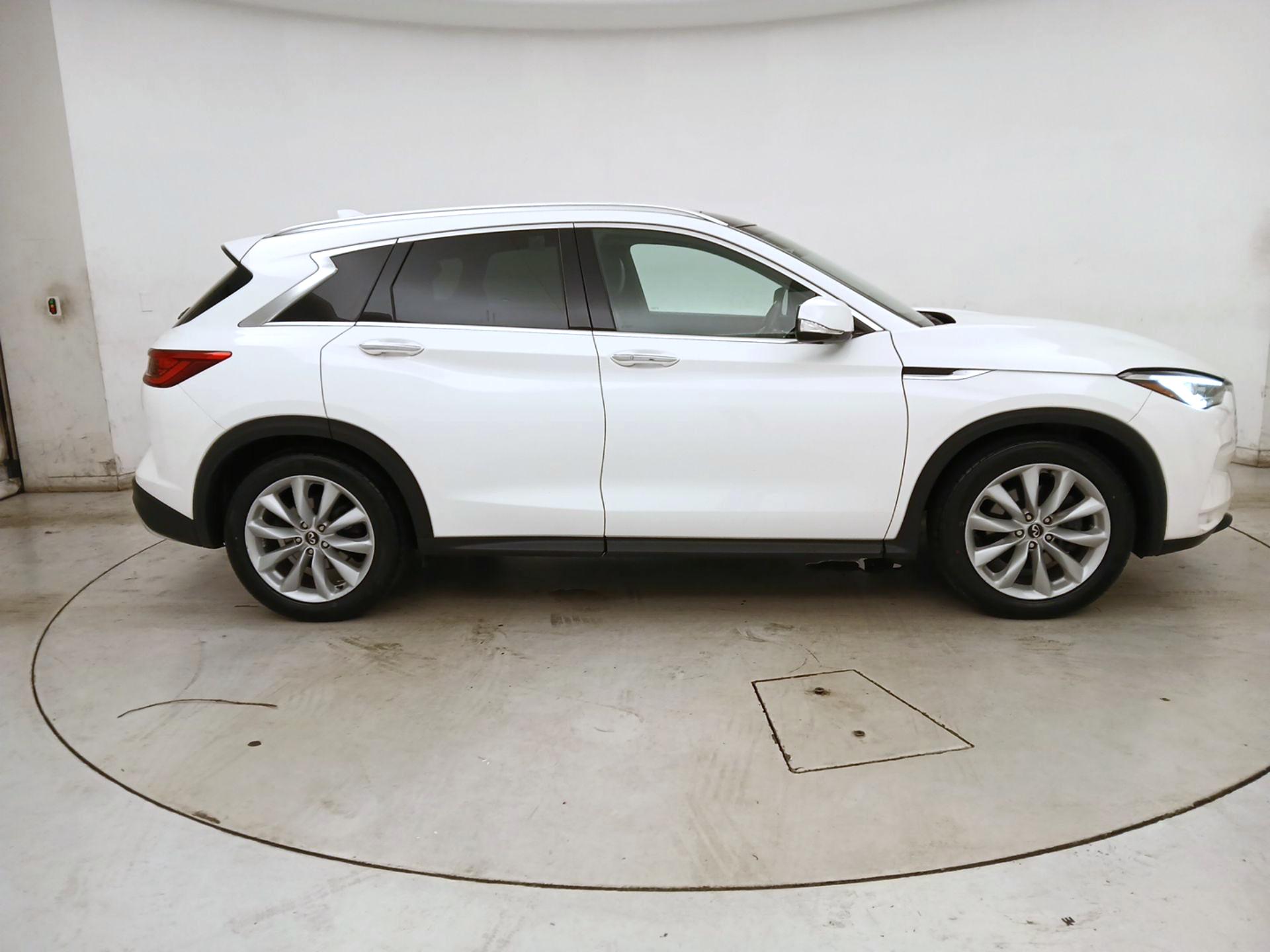 Thumbnail: 2019 INFINITI QX50 - 4