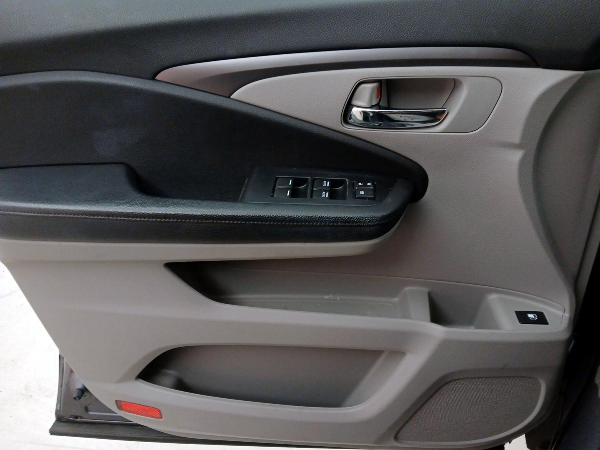 Thumbnail: 2020 Honda Pilot - 12