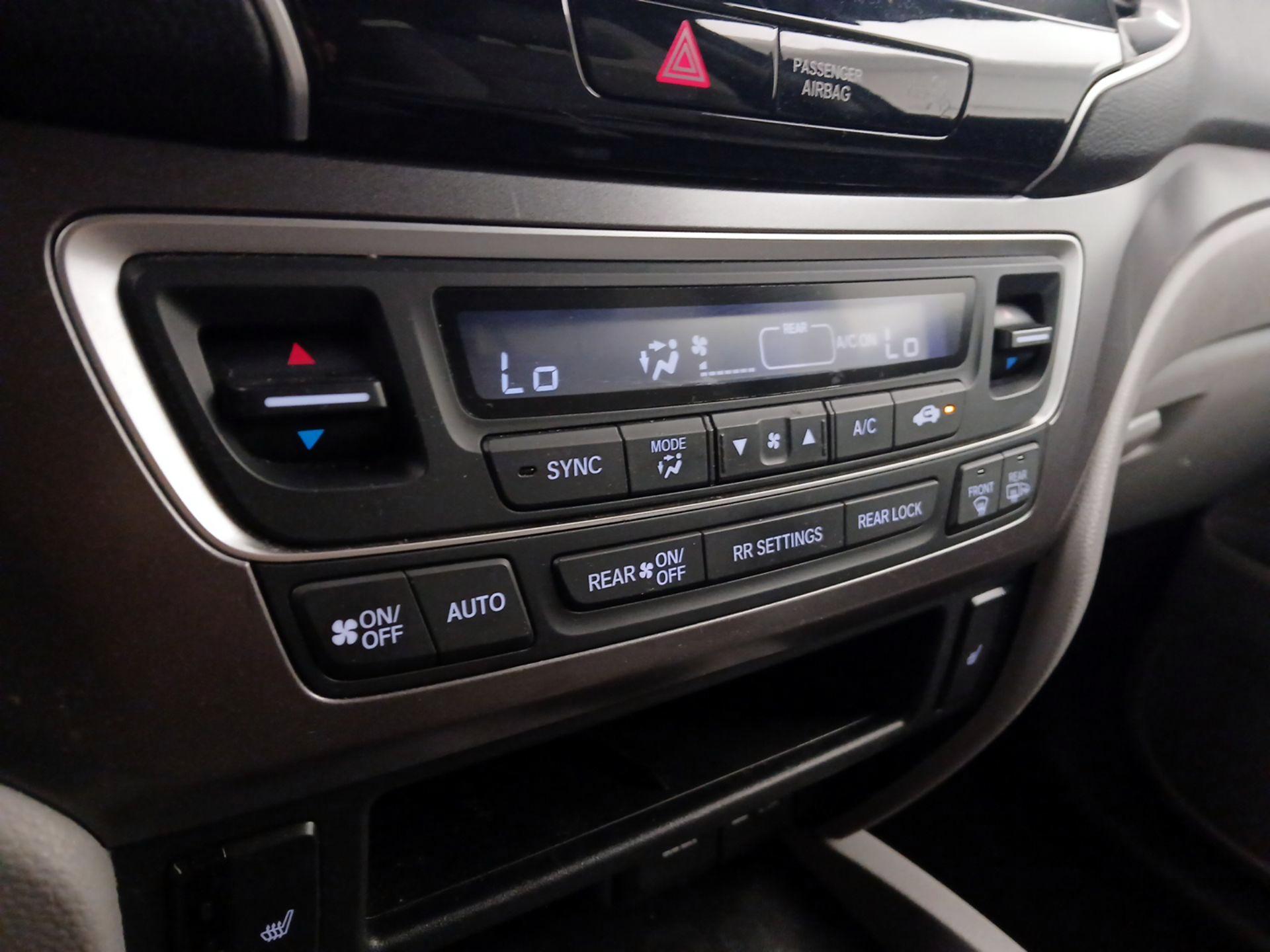 Thumbnail: 2020 Honda Pilot - 16