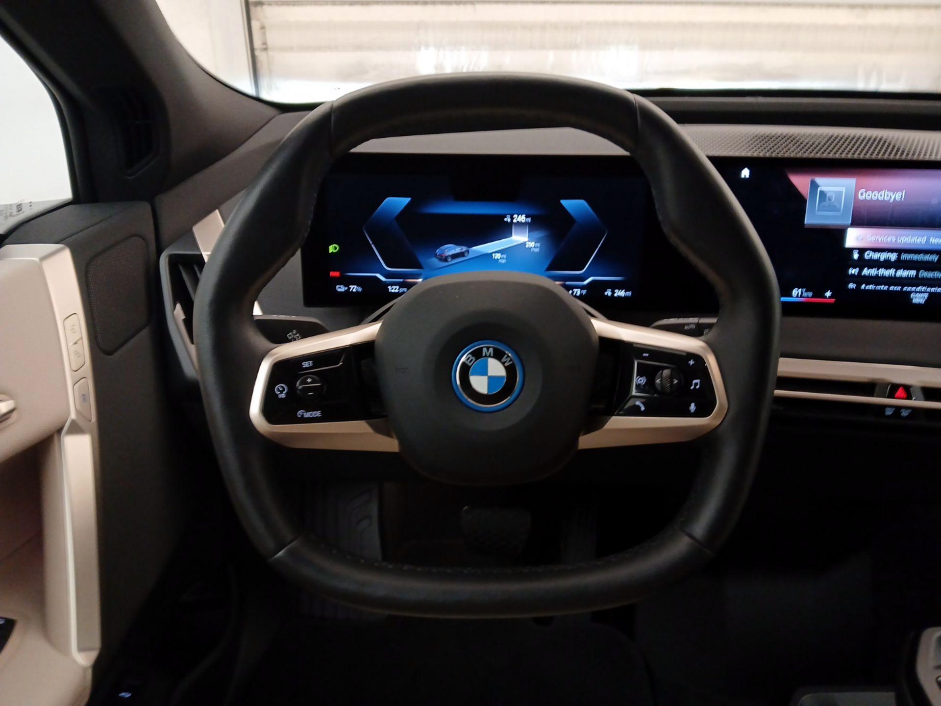 Thumbnail: 2022 BMW iX - 10