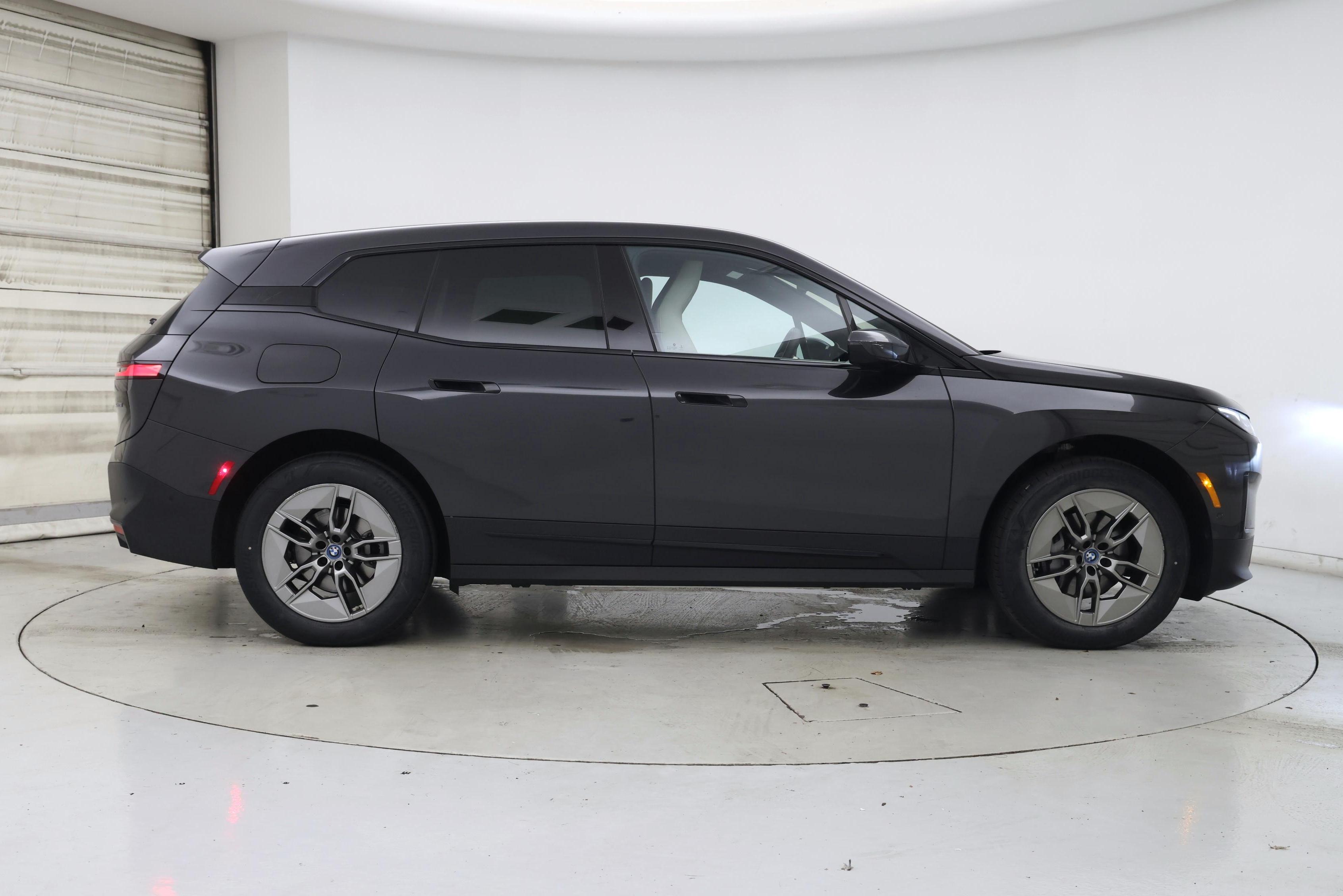 Thumbnail: 2022 BMW iX - 7