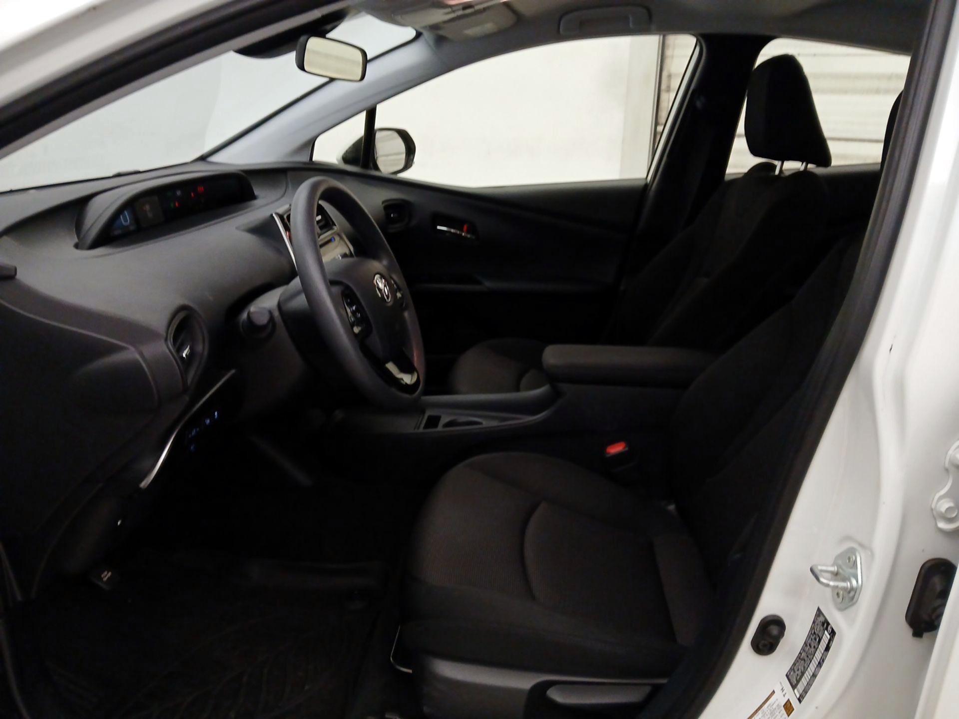 Thumbnail: 2019 Toyota Prius - 11
