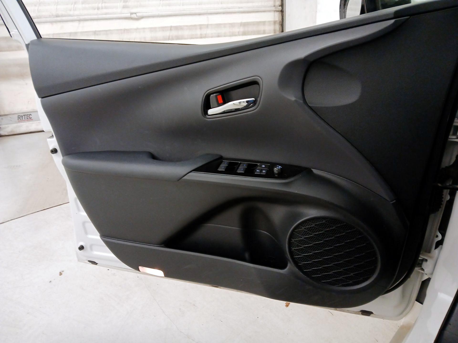 Thumbnail: 2019 Toyota Prius - 12