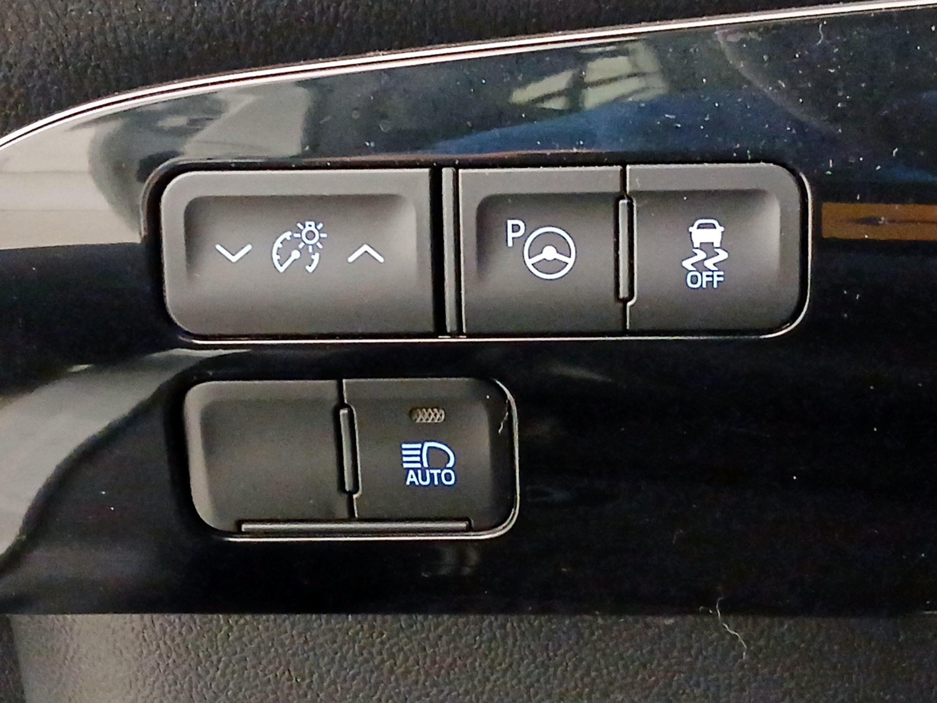 Thumbnail: 2019 Toyota Prius - 13