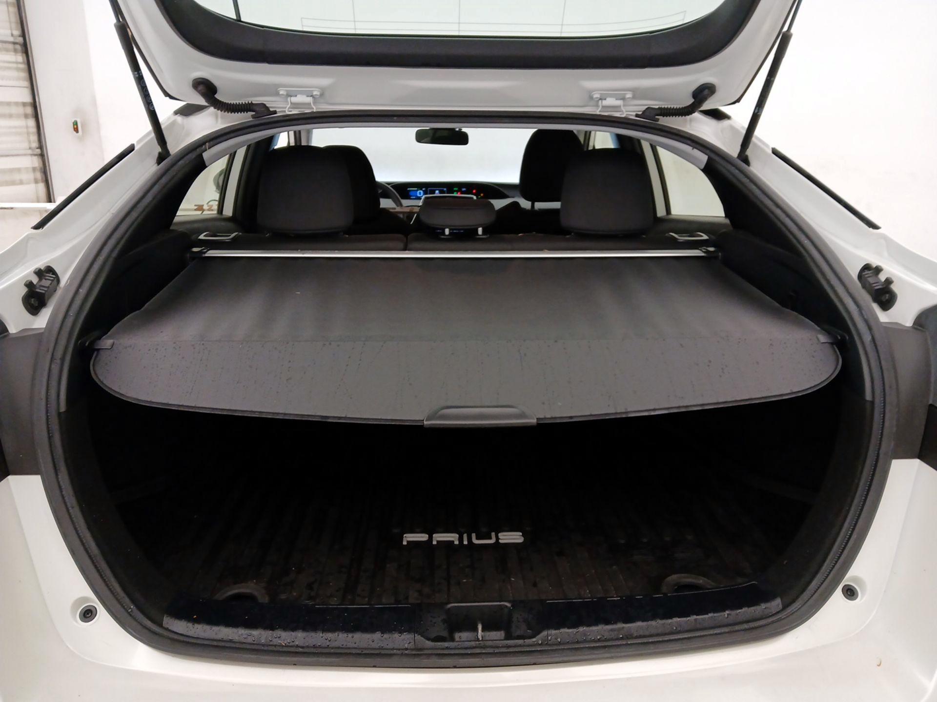 Thumbnail: 2019 Toyota Prius - 19