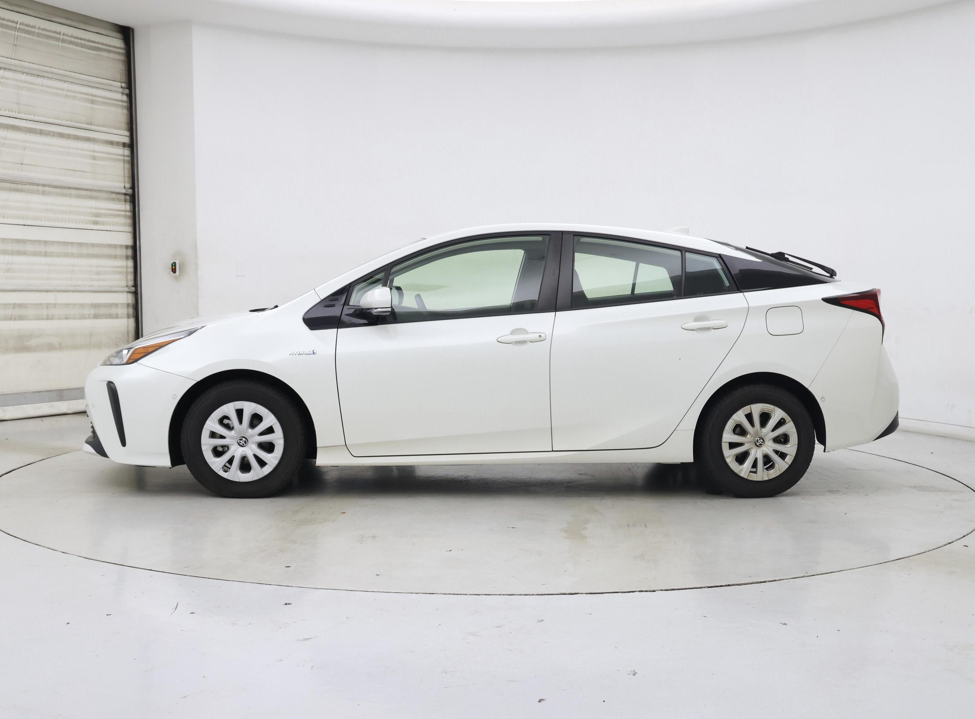 Thumbnail: 2019 Toyota Prius - 3