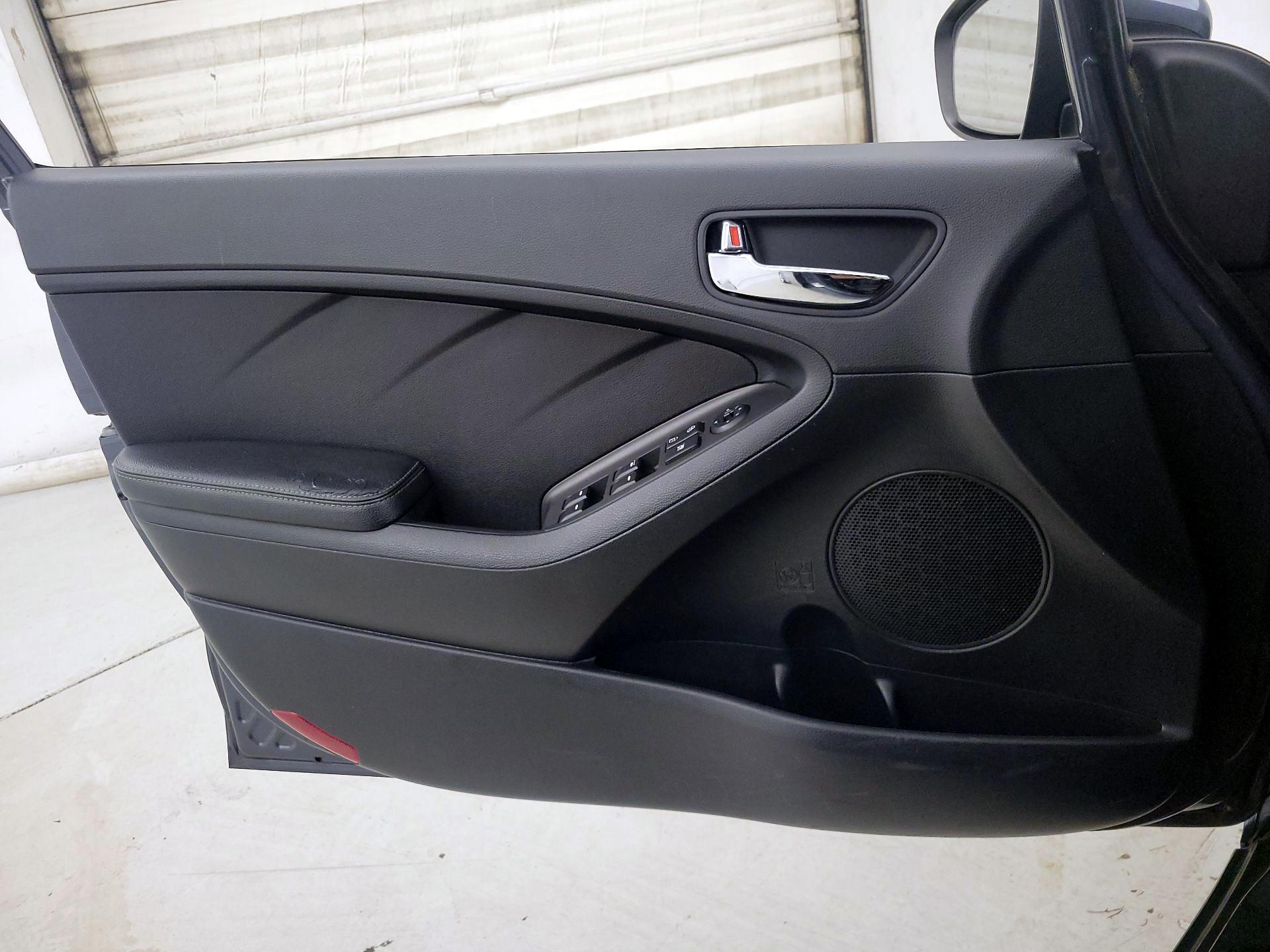Thumbnail: 2016 Kia Forte - 12