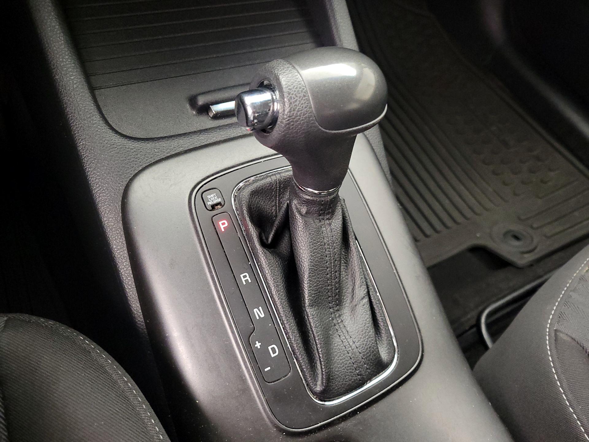 Thumbnail: 2016 Kia Forte - 16