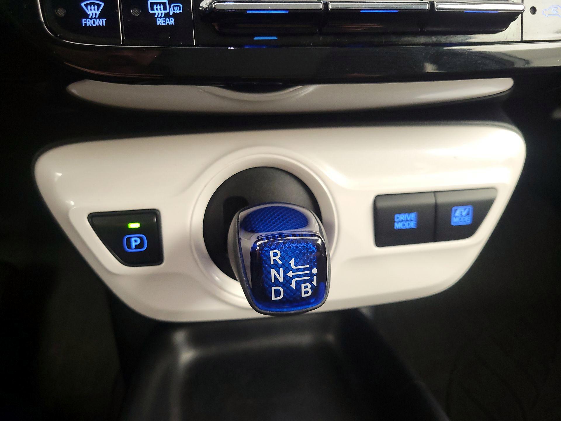 Thumbnail: 2017 Toyota Prius - 17