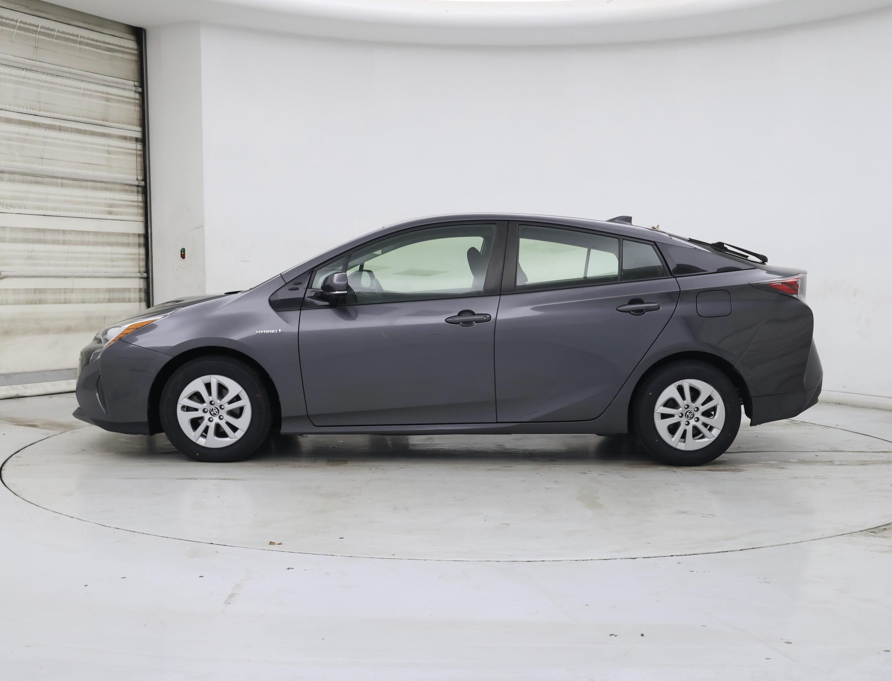 Thumbnail: 2017 Toyota Prius - 3