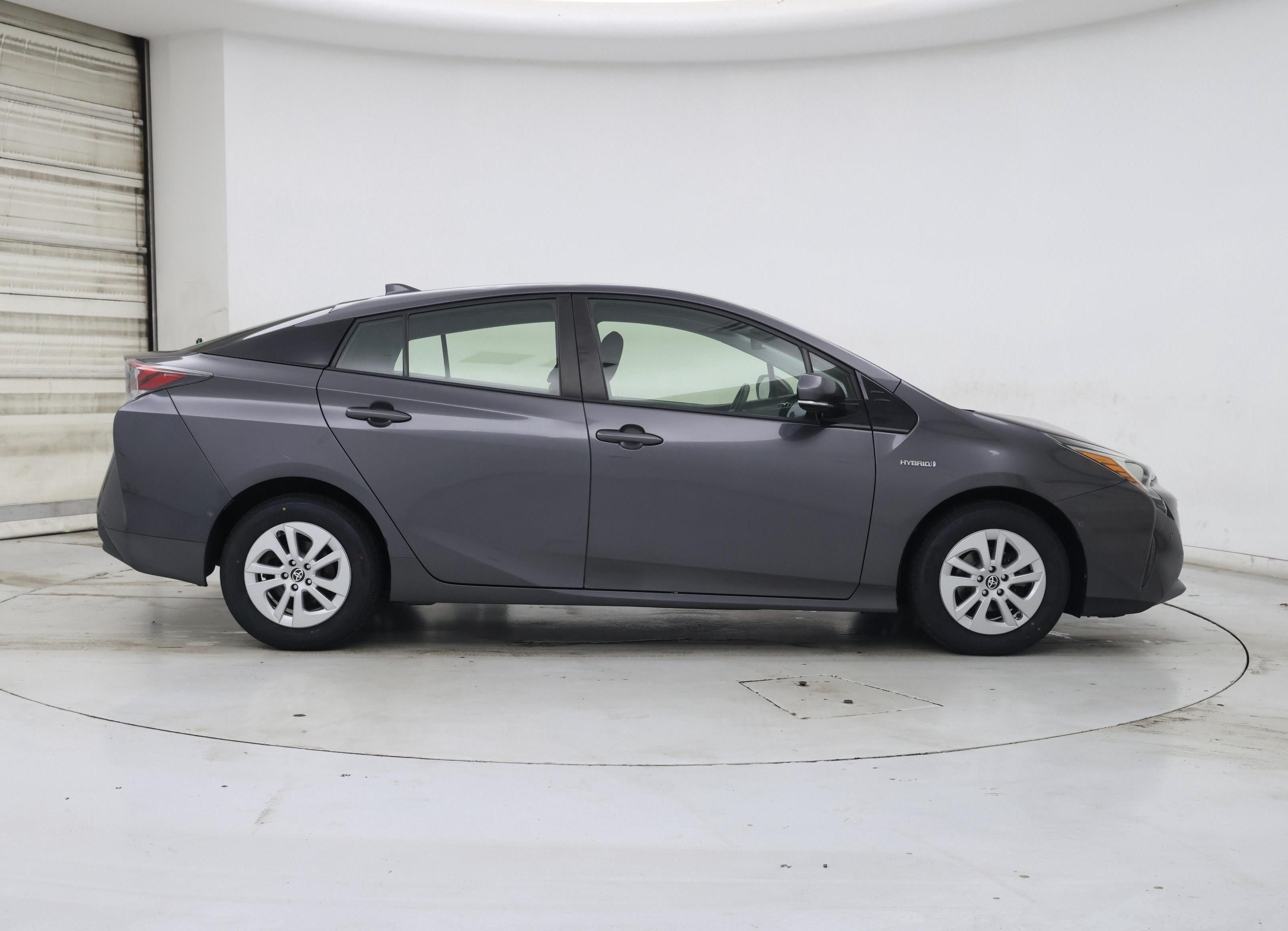 Thumbnail: 2017 Toyota Prius - 7