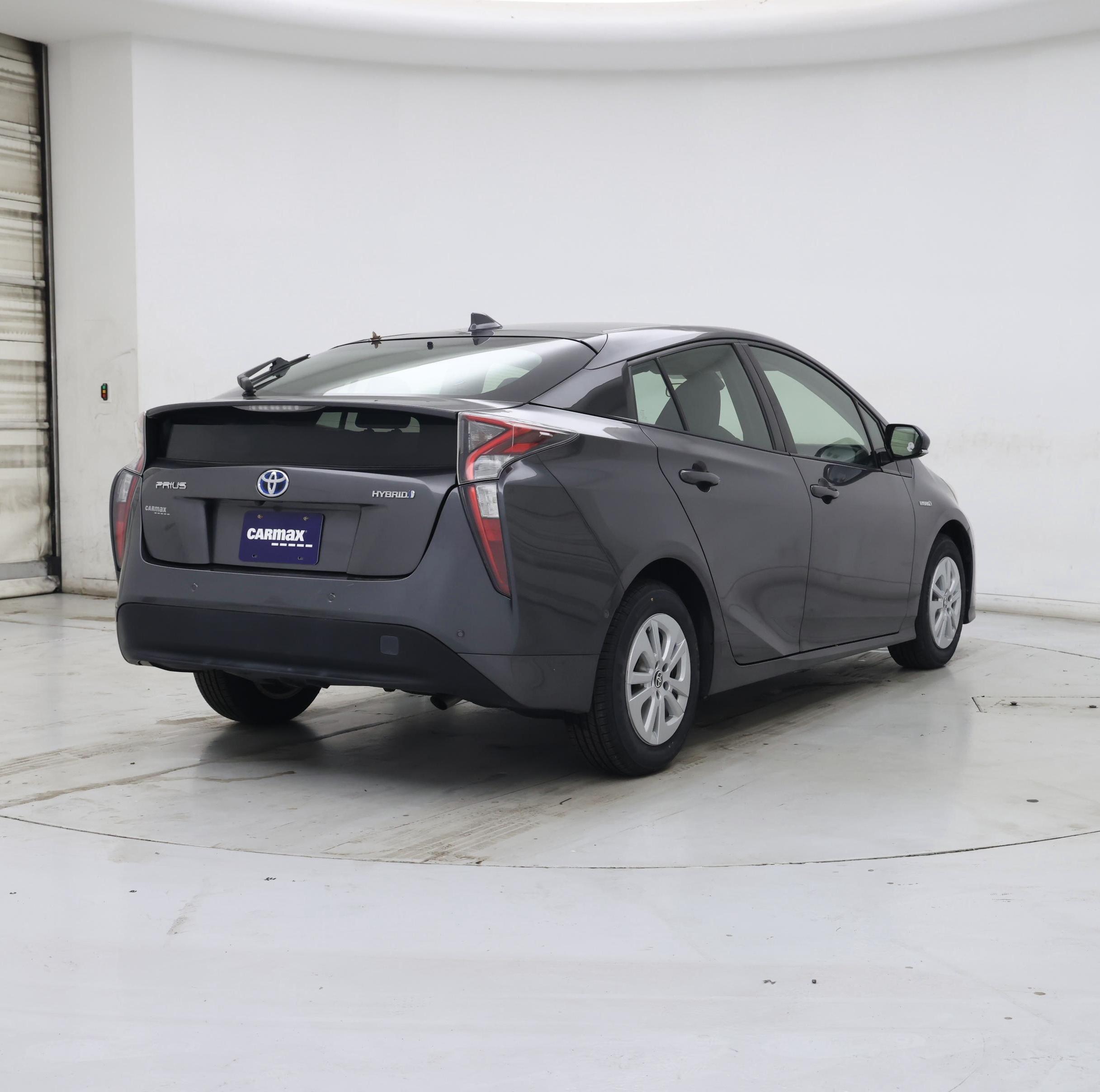 Thumbnail: 2017 Toyota Prius - 8