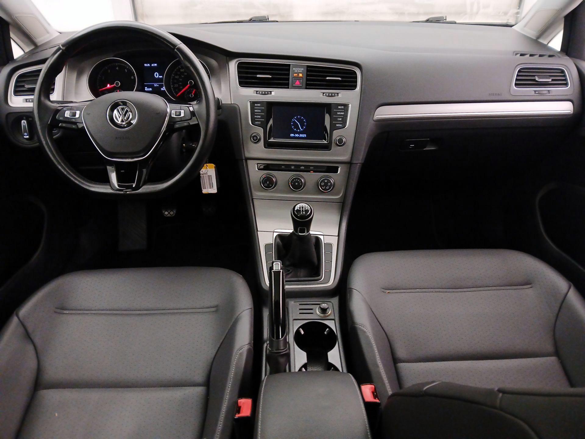 Thumbnail: 2015 Volkswagen Golf - 9