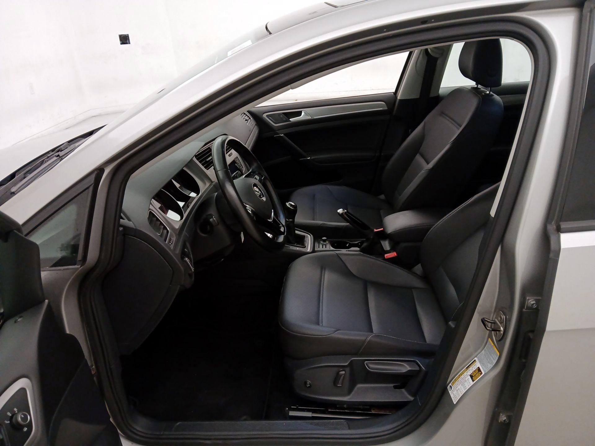 Thumbnail: 2015 Volkswagen Golf - 11