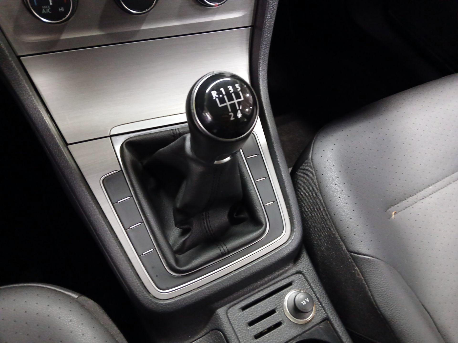Thumbnail: 2015 Volkswagen Golf - 16