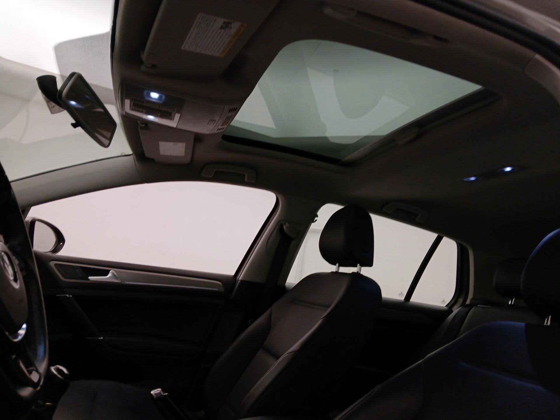 Thumbnail: 2015 Volkswagen Golf - 17