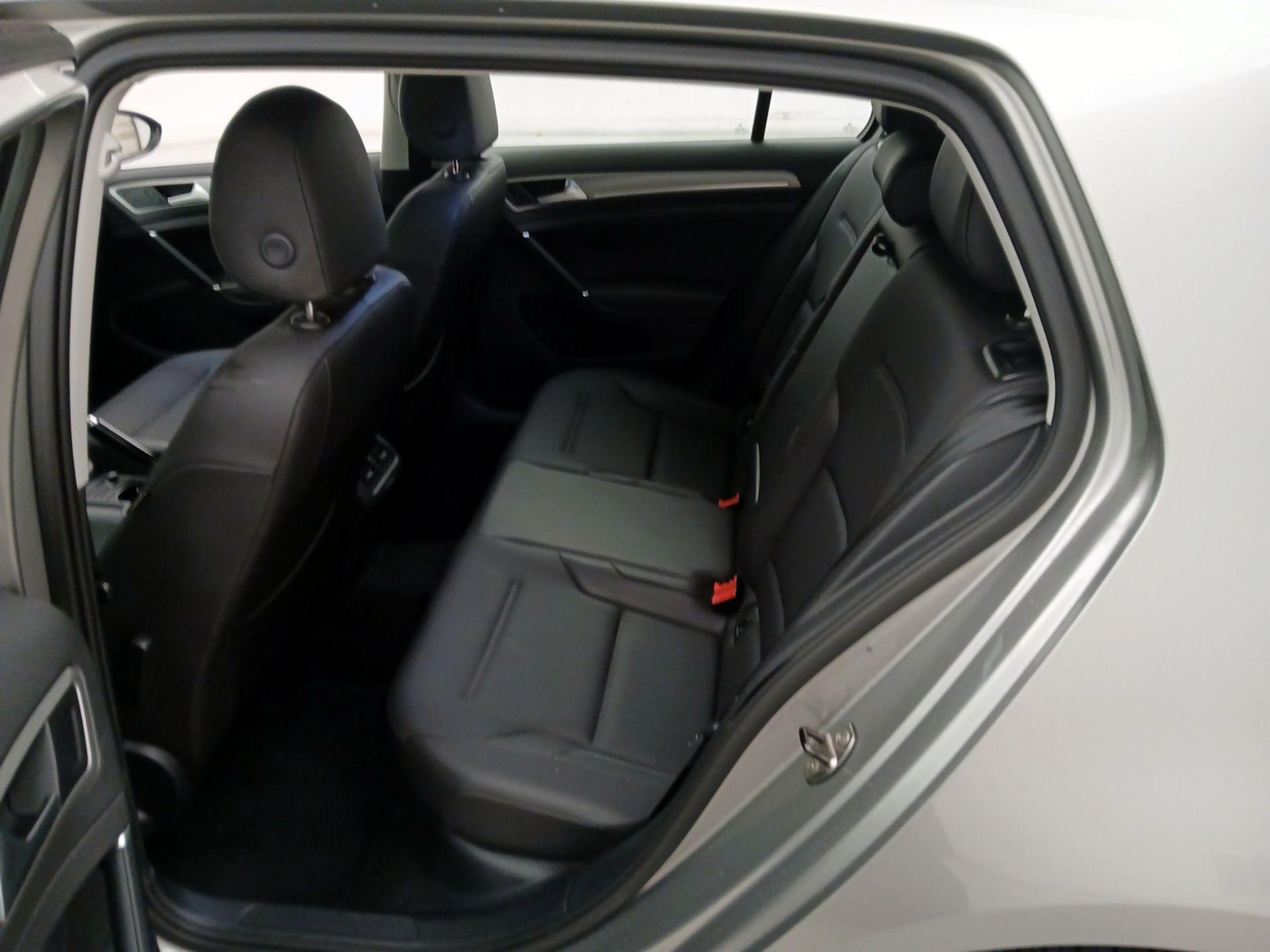 Thumbnail: 2015 Volkswagen Golf - 18