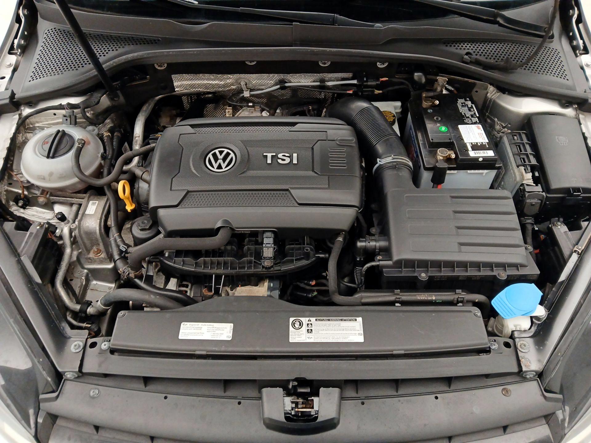 Thumbnail: 2015 Volkswagen Golf - 20
