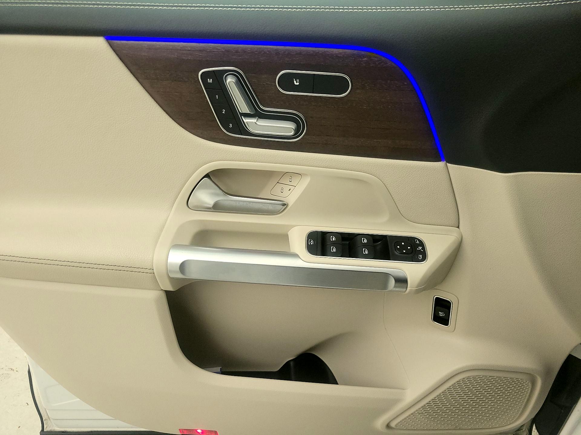 Thumbnail: 2023 Mercedes-Benz GLB - 12