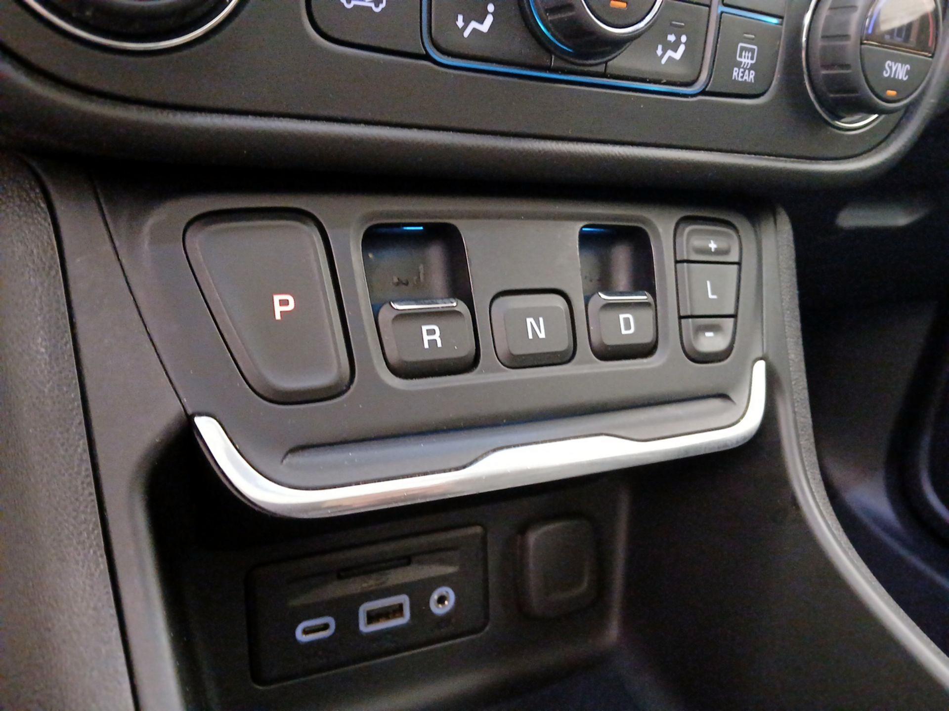 Thumbnail: 2018 GMC Terrain - 17