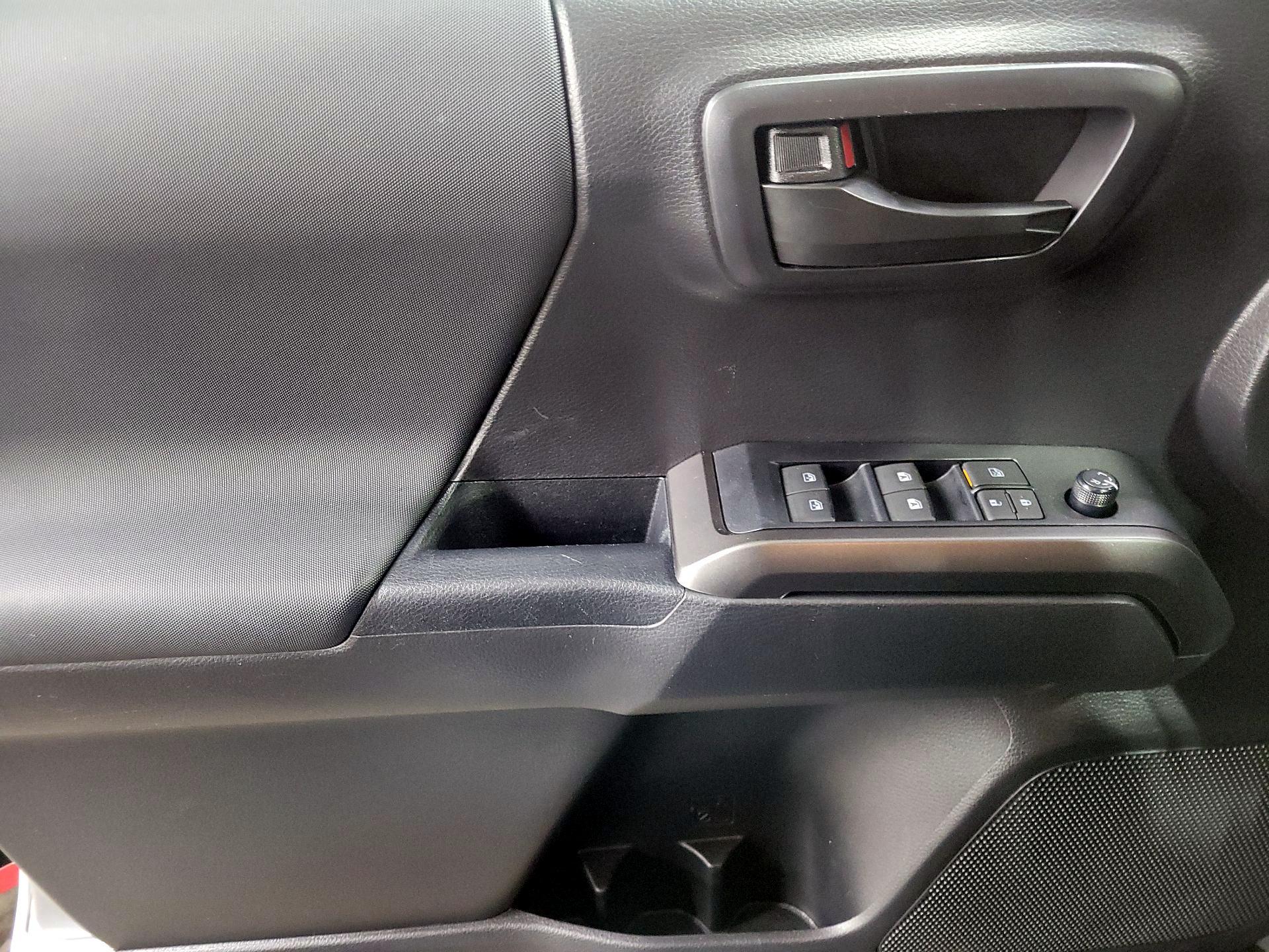 Thumbnail: 2022 Toyota Tacoma - 12