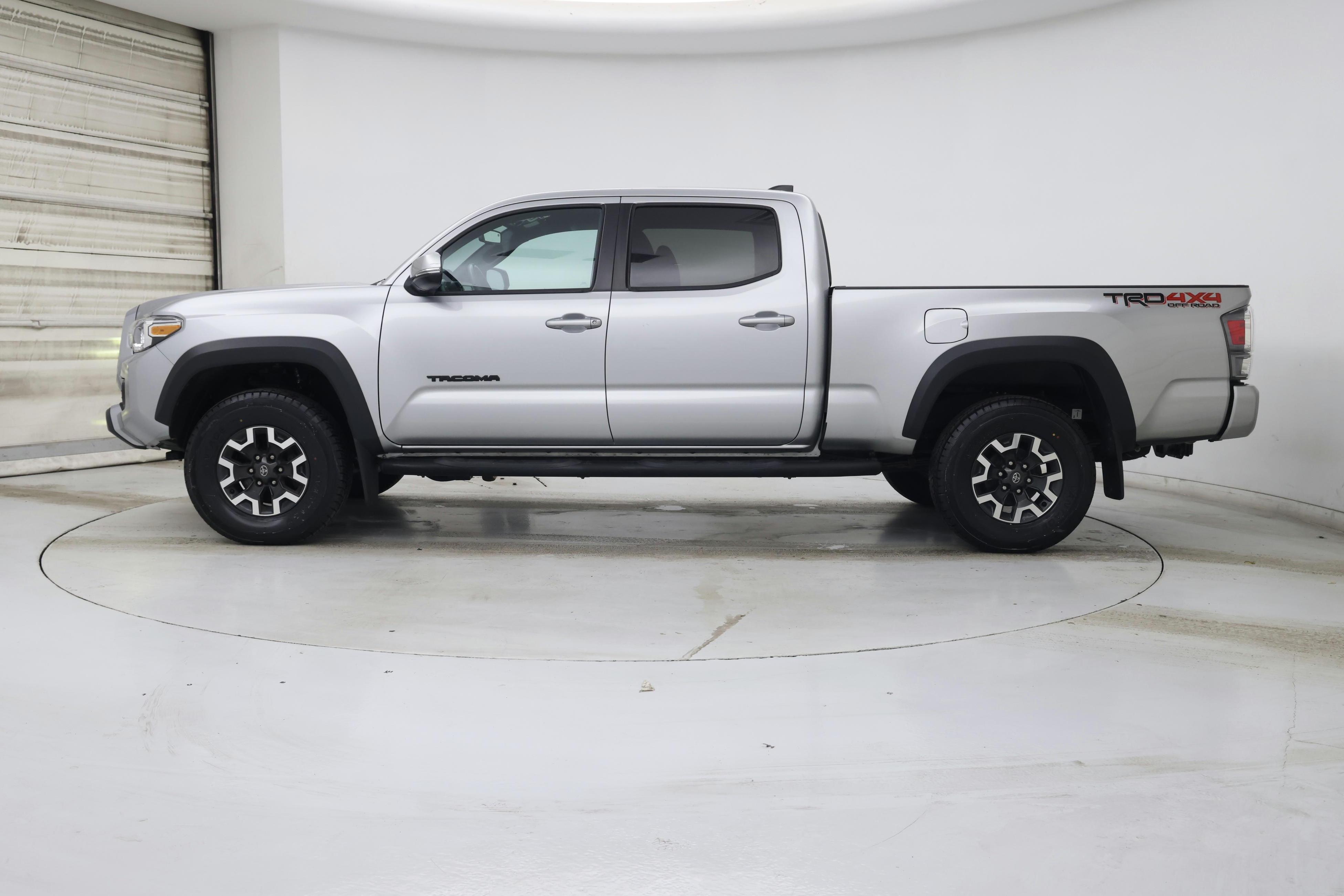 Thumbnail: 2022 Toyota Tacoma - 3