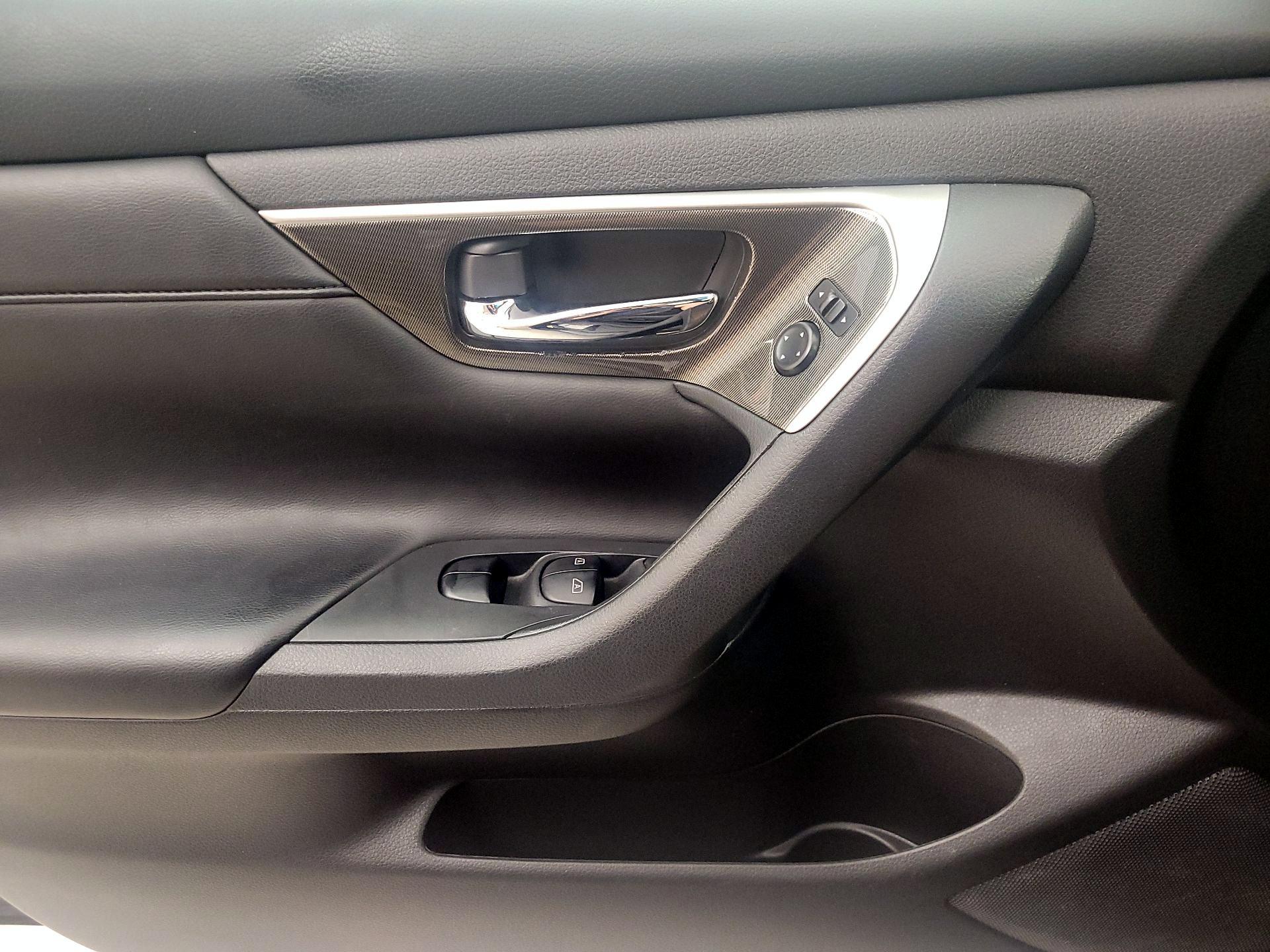 Thumbnail: 2014 Nissan Altima - 12