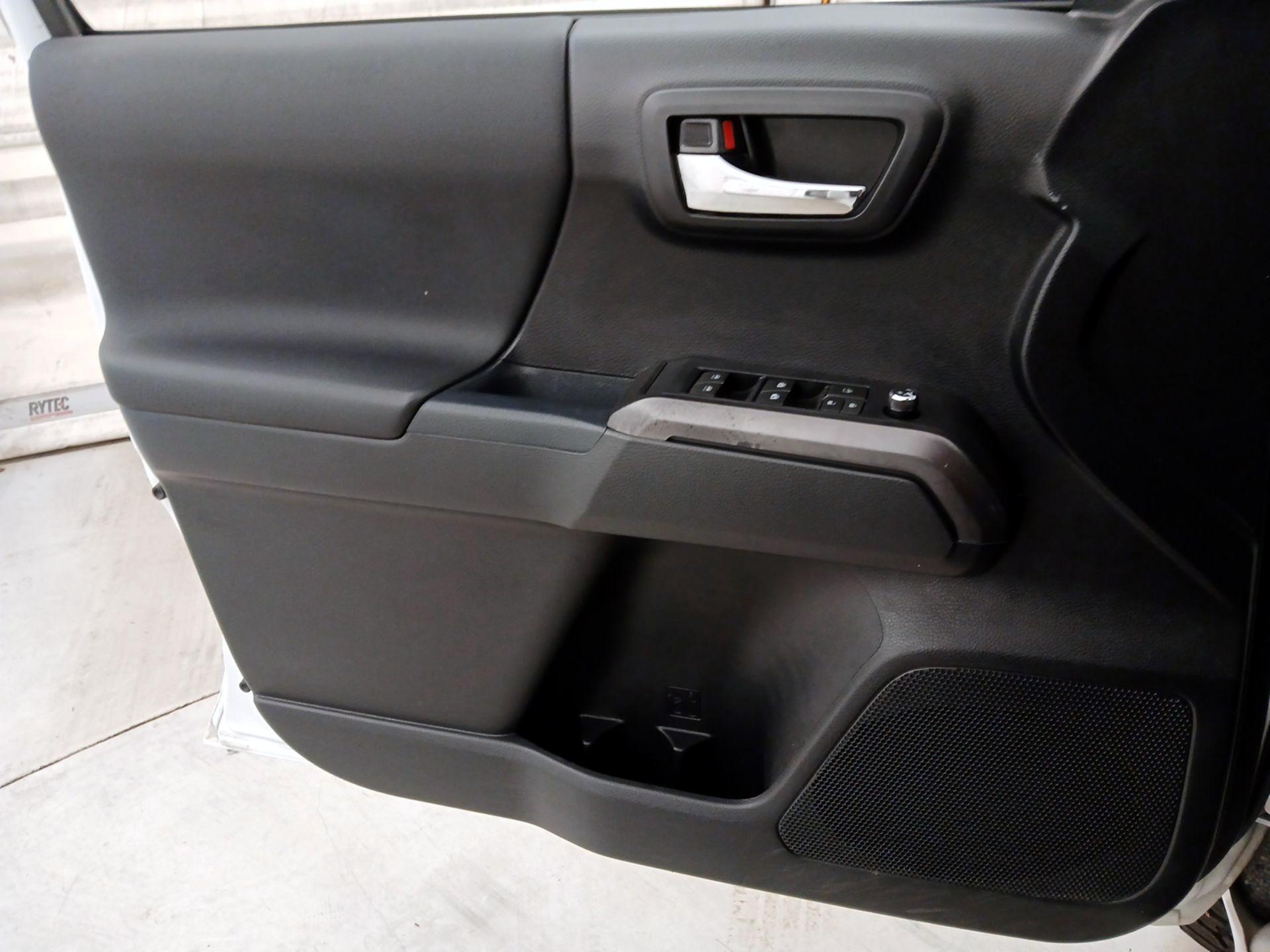 Thumbnail: 2018 Toyota Tacoma - 12