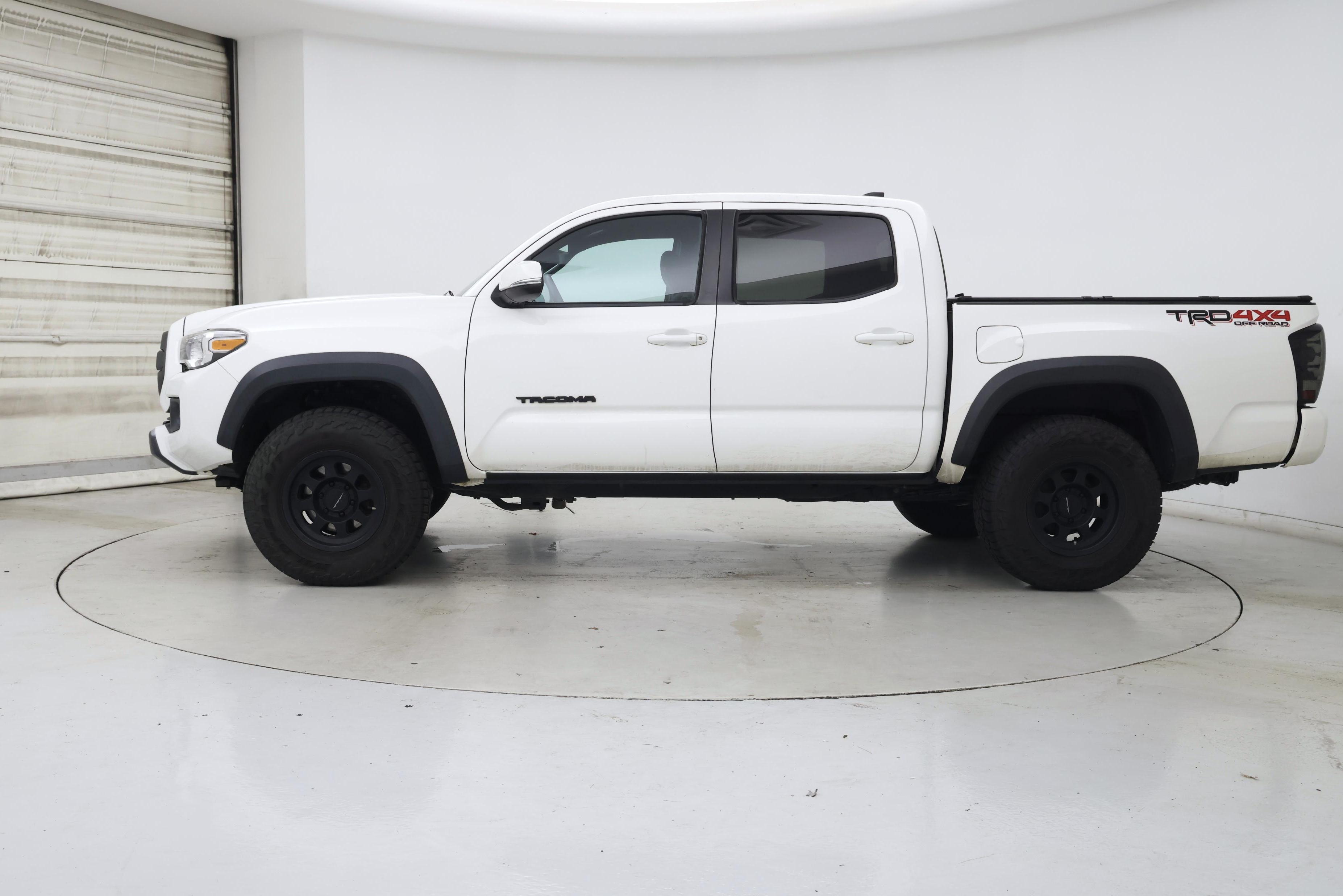 Thumbnail: 2018 Toyota Tacoma - 3