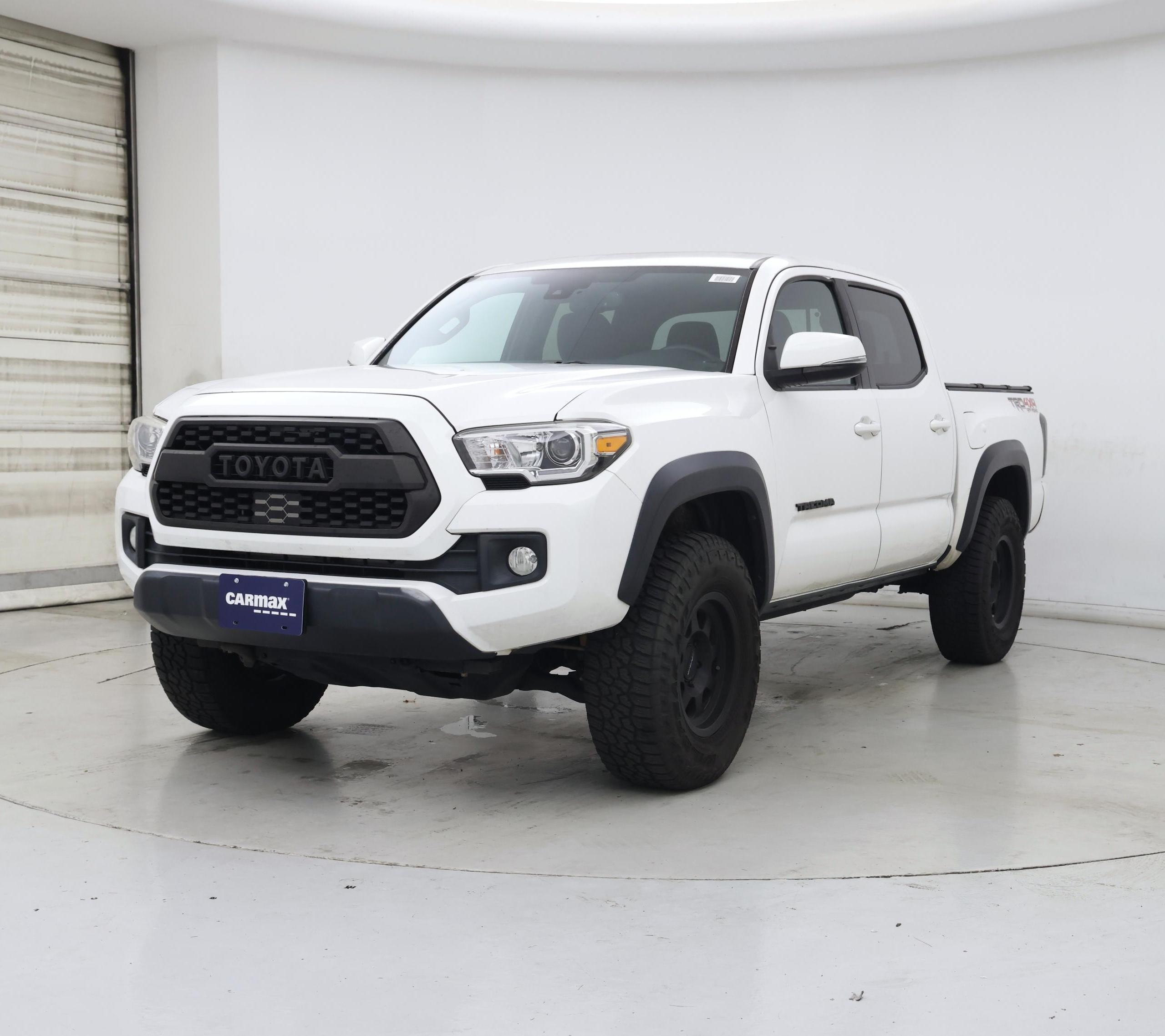 Thumbnail: 2018 Toyota Tacoma - 4