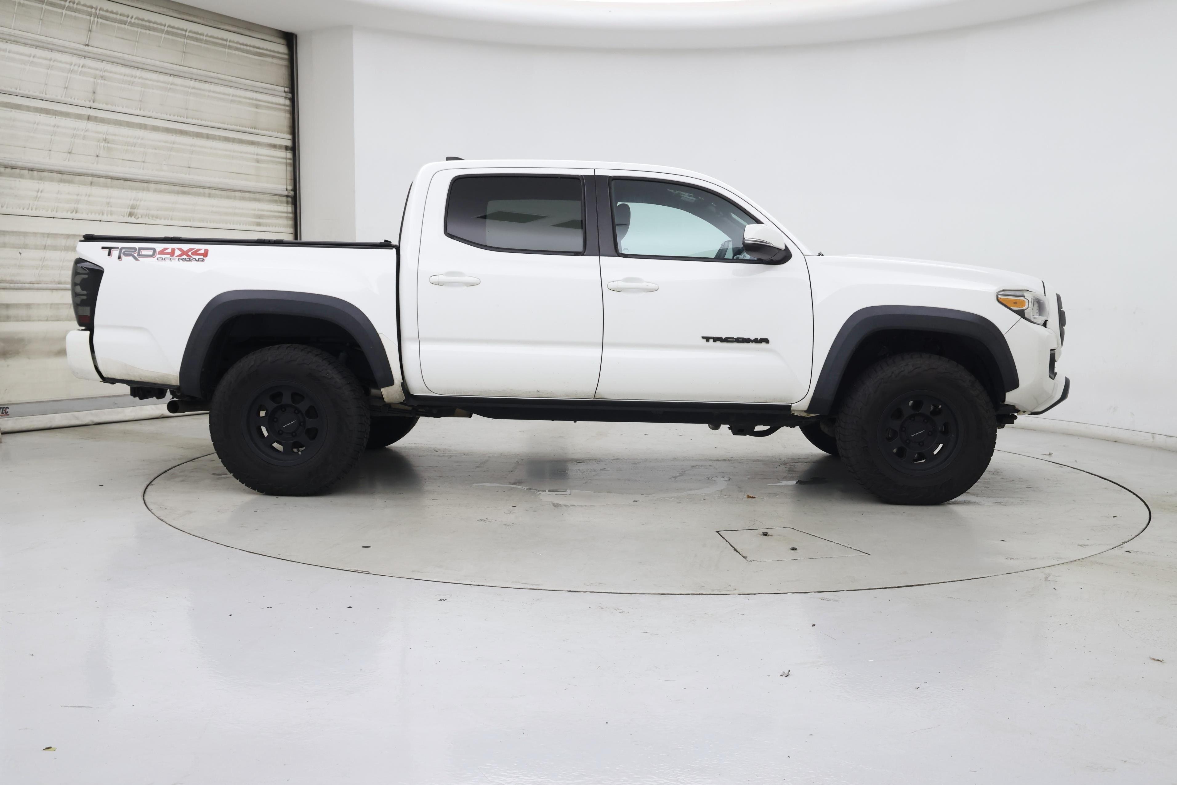 Thumbnail: 2018 Toyota Tacoma - 7