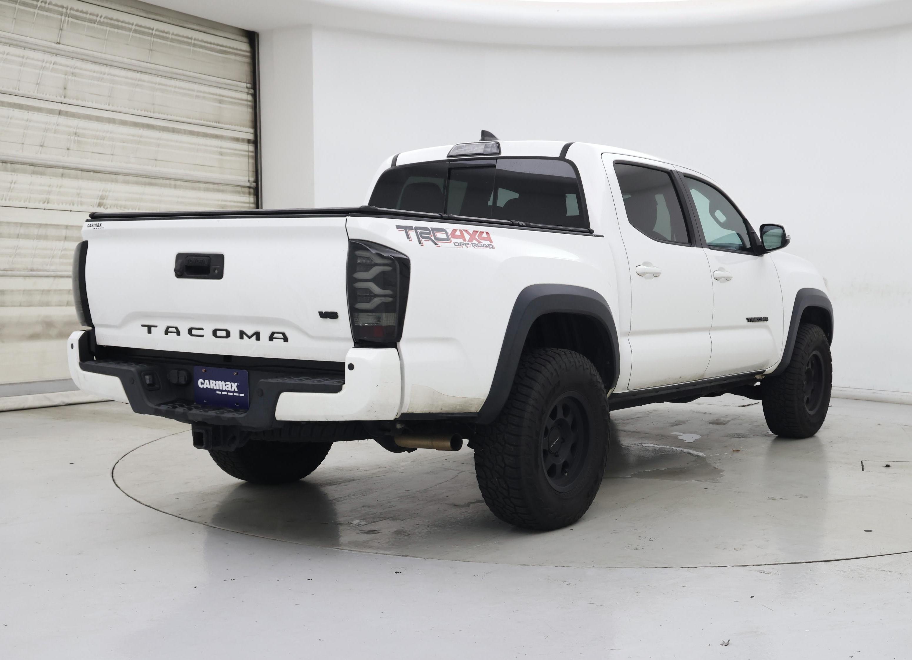 Thumbnail: 2018 Toyota Tacoma - 8