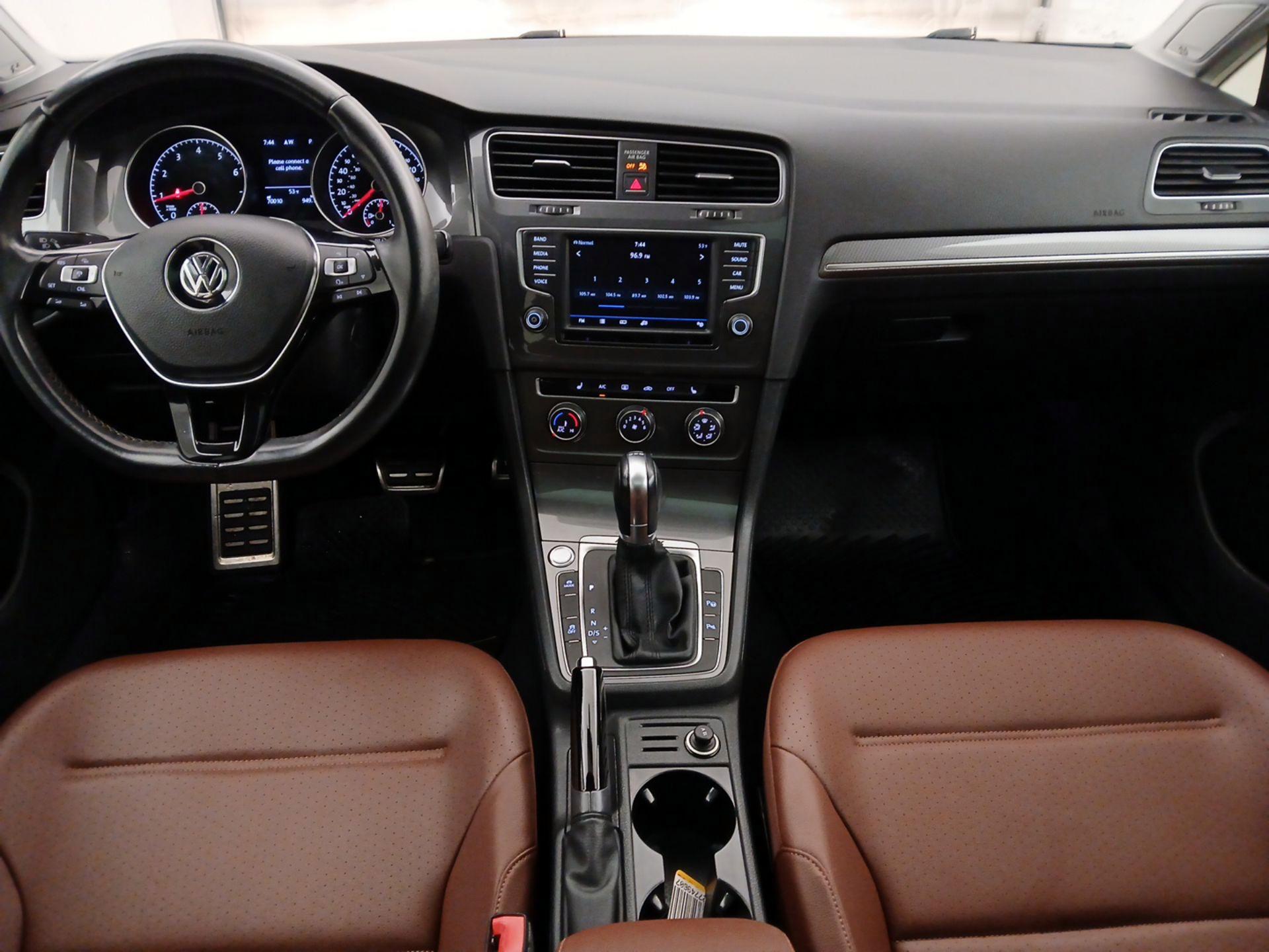 Thumbnail: 2017 Volkswagen Golf - 9