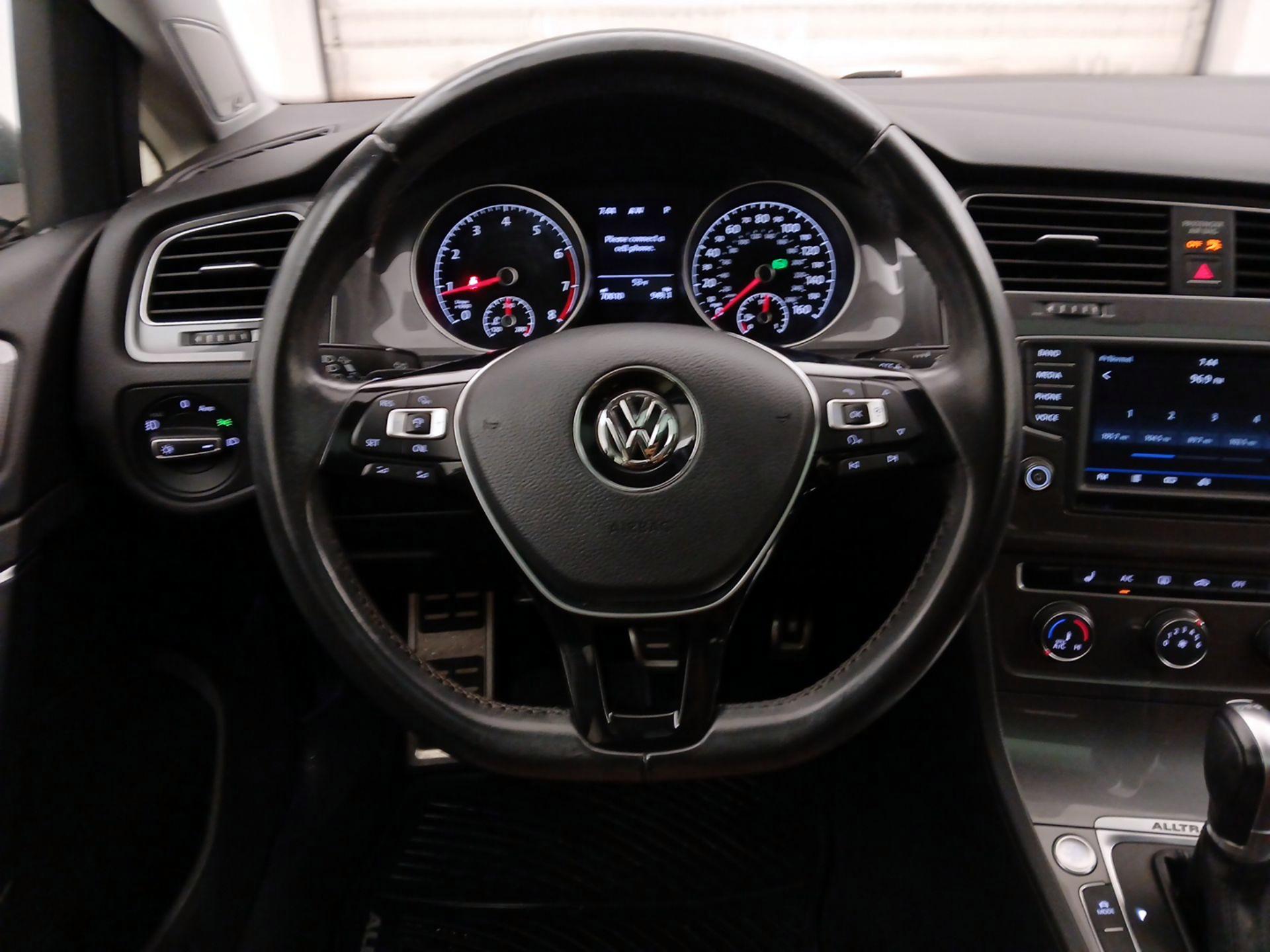 Thumbnail: 2017 Volkswagen Golf - 10