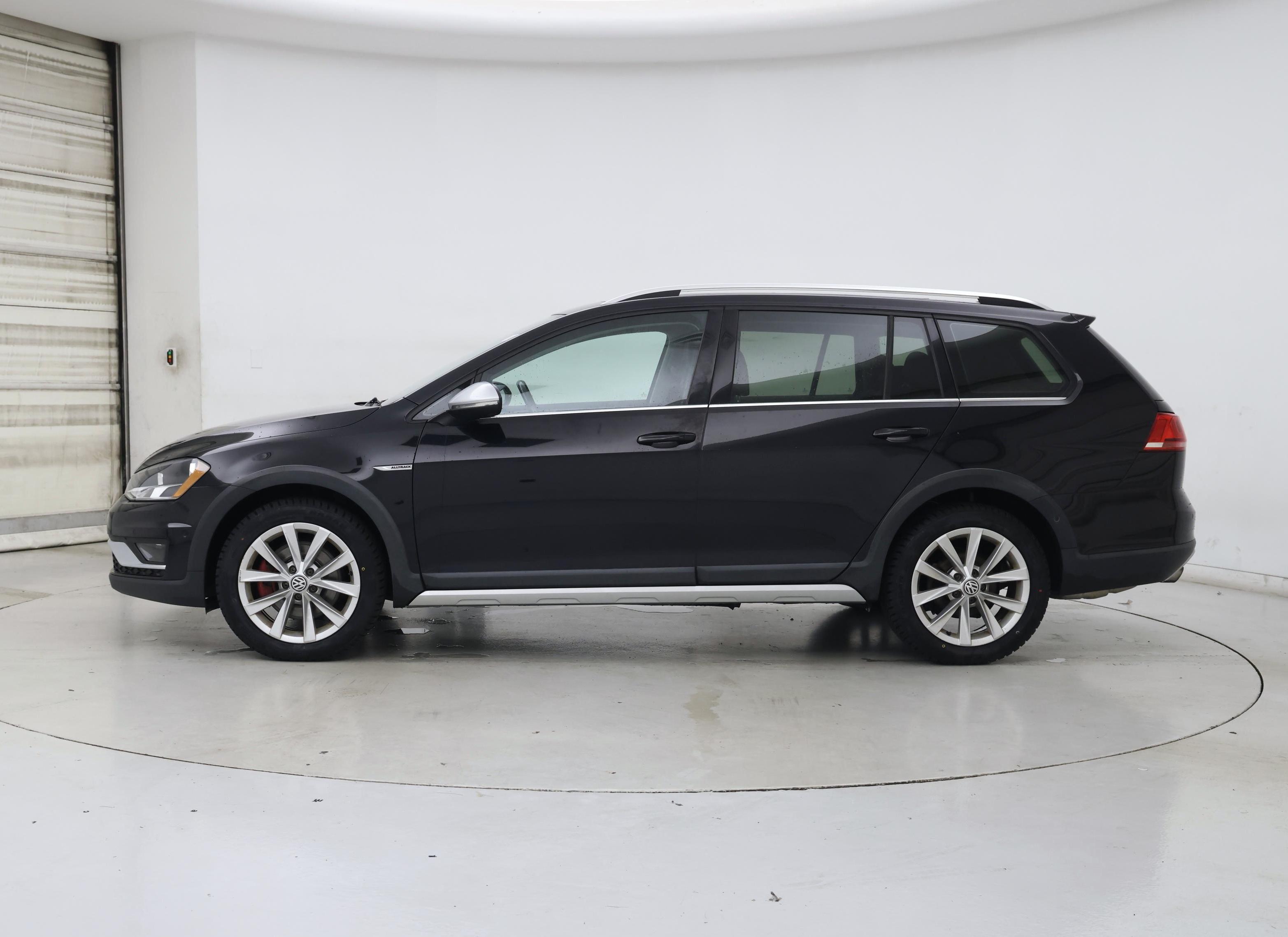 Thumbnail: 2017 Volkswagen Golf - 3