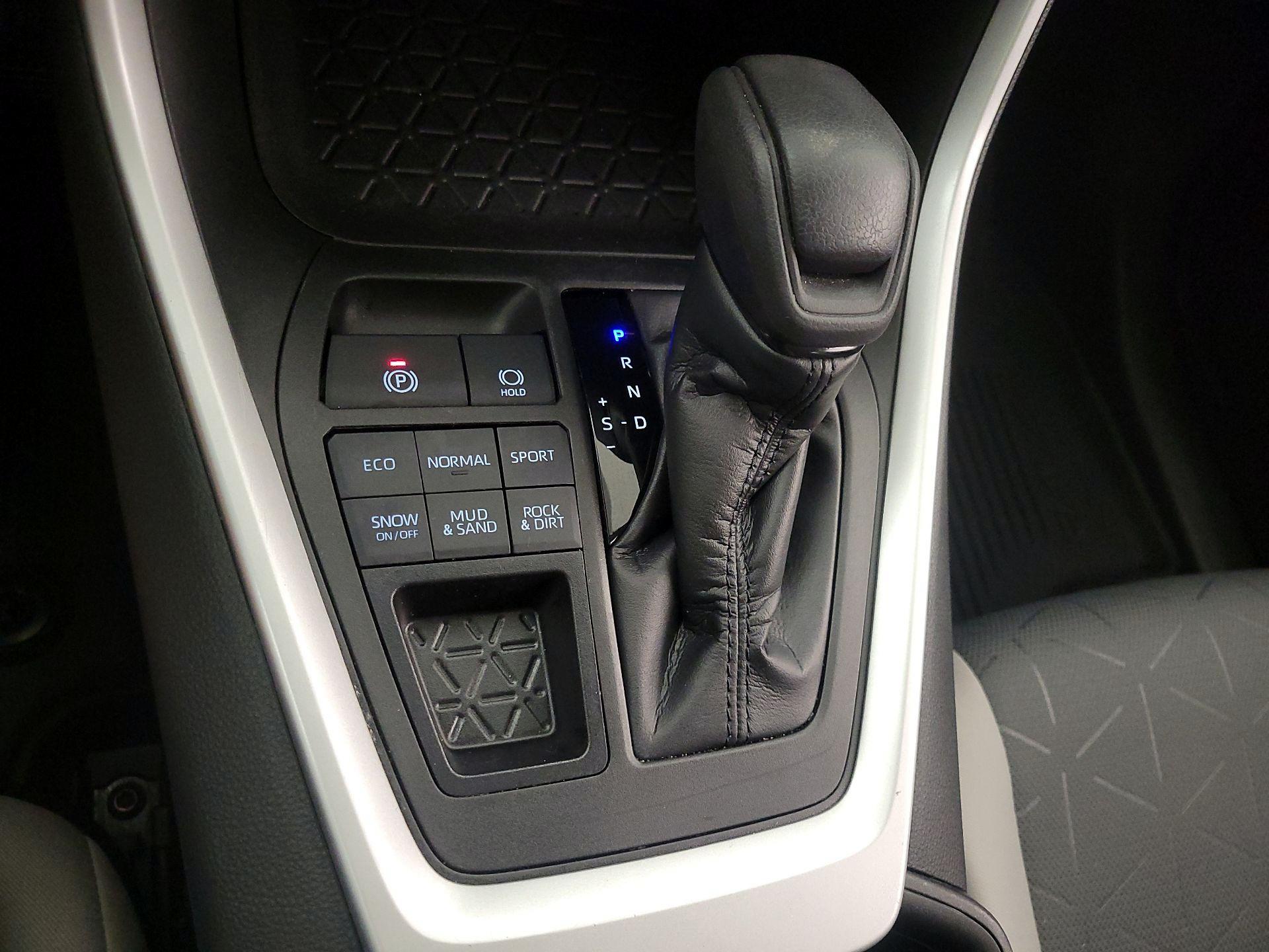 Thumbnail: 2023 Toyota RAV4 - 17