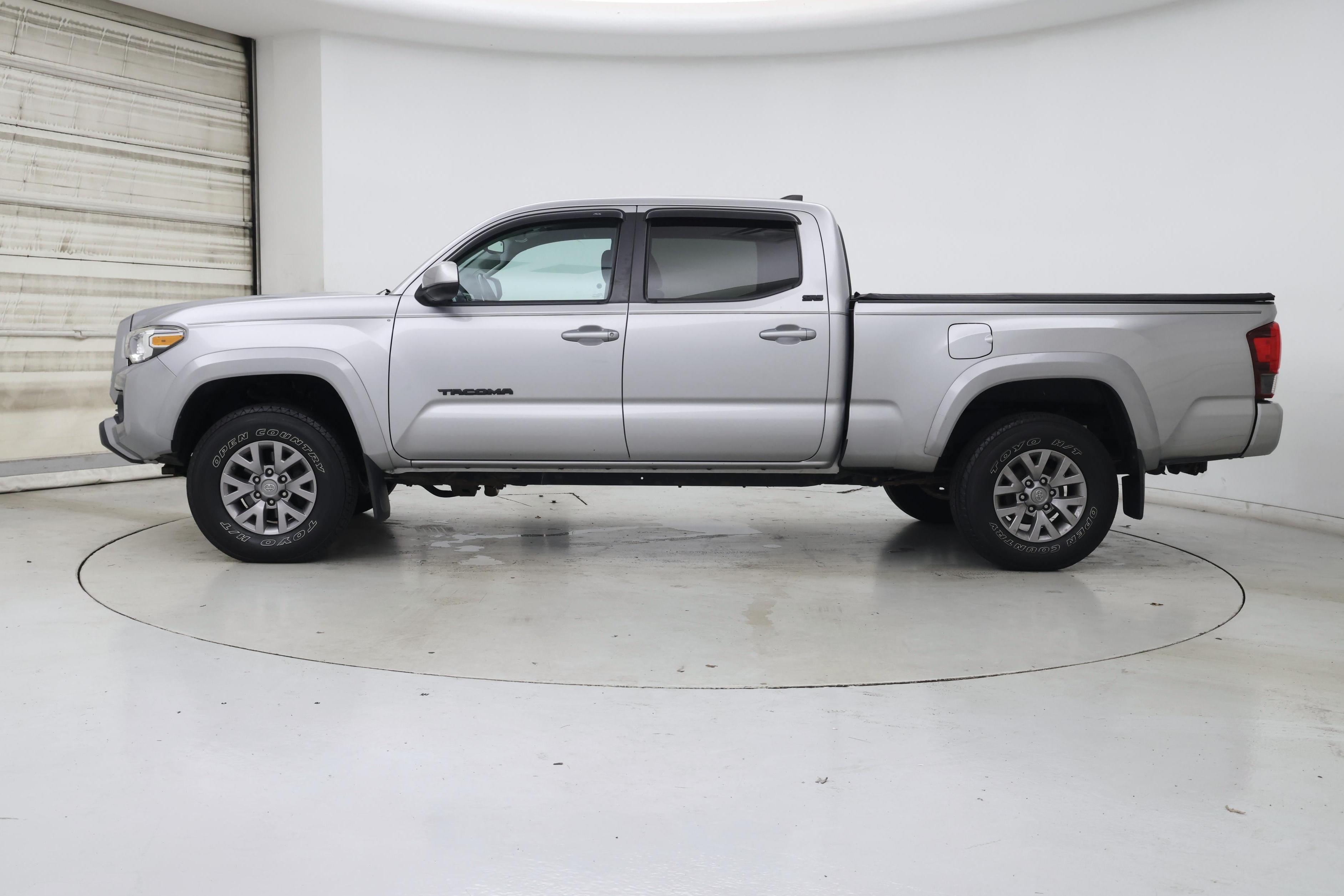 Thumbnail: 2018 Toyota Tacoma - 3