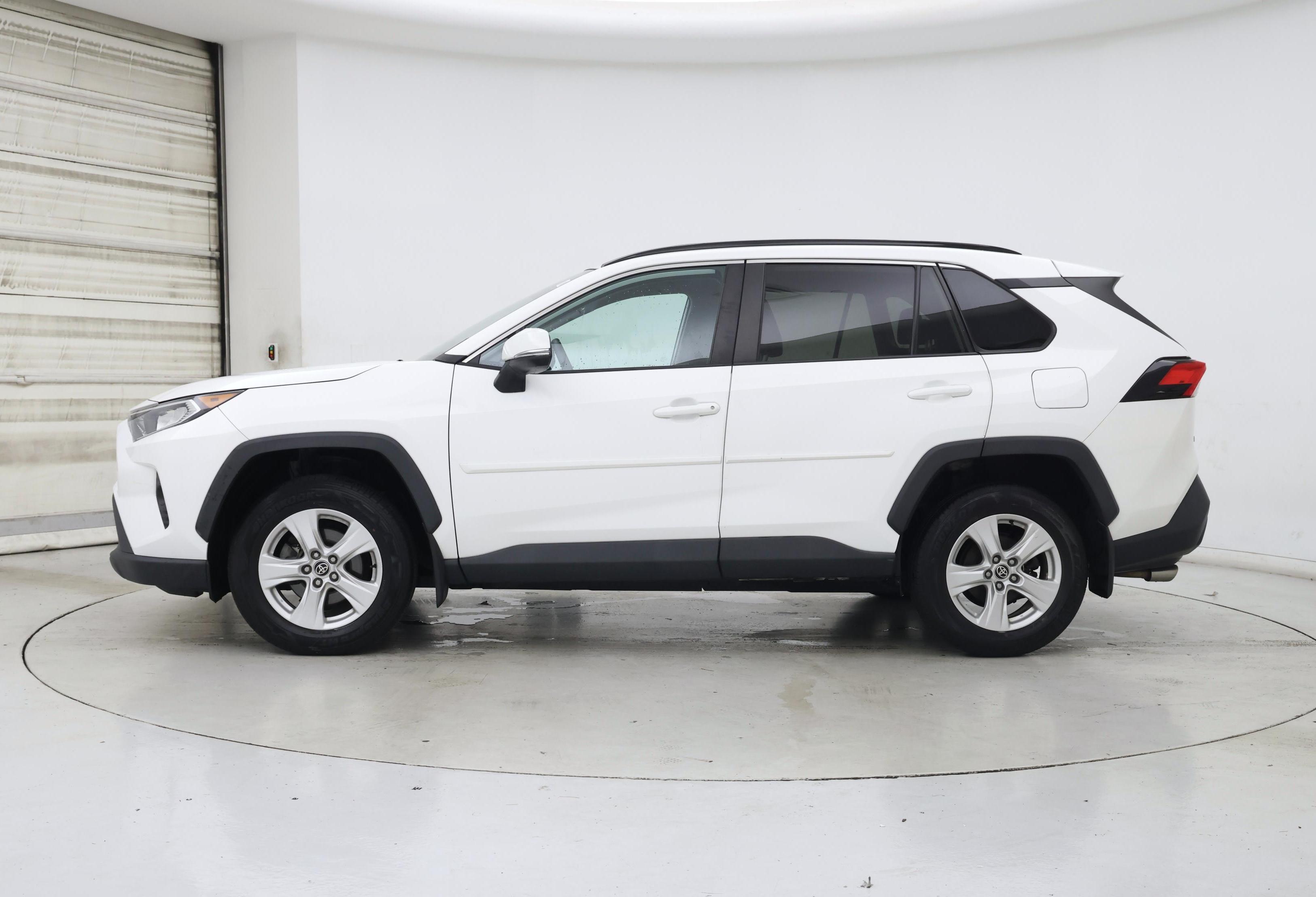 Thumbnail: 2021 Toyota RAV4 - 3