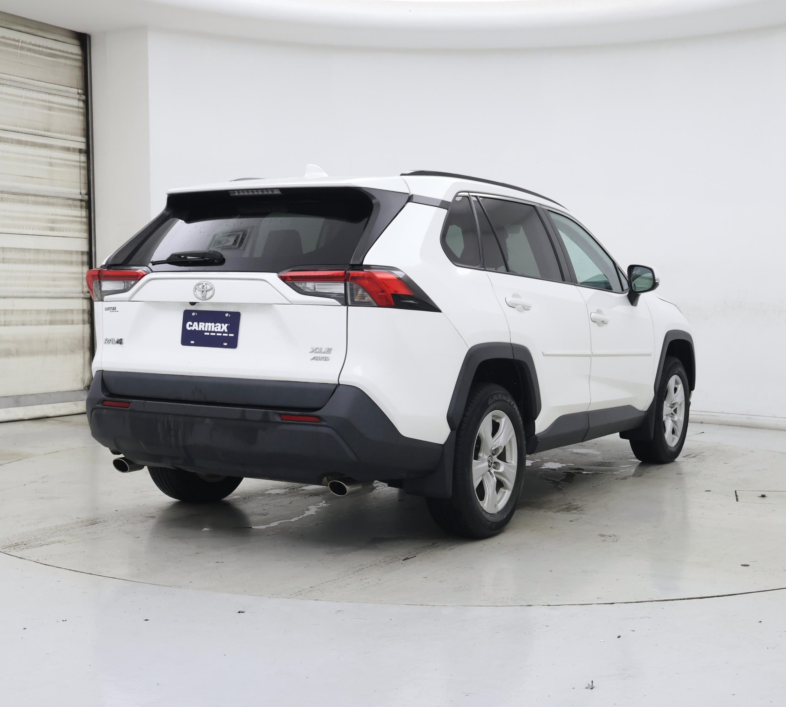 Thumbnail: 2021 Toyota RAV4 - 8