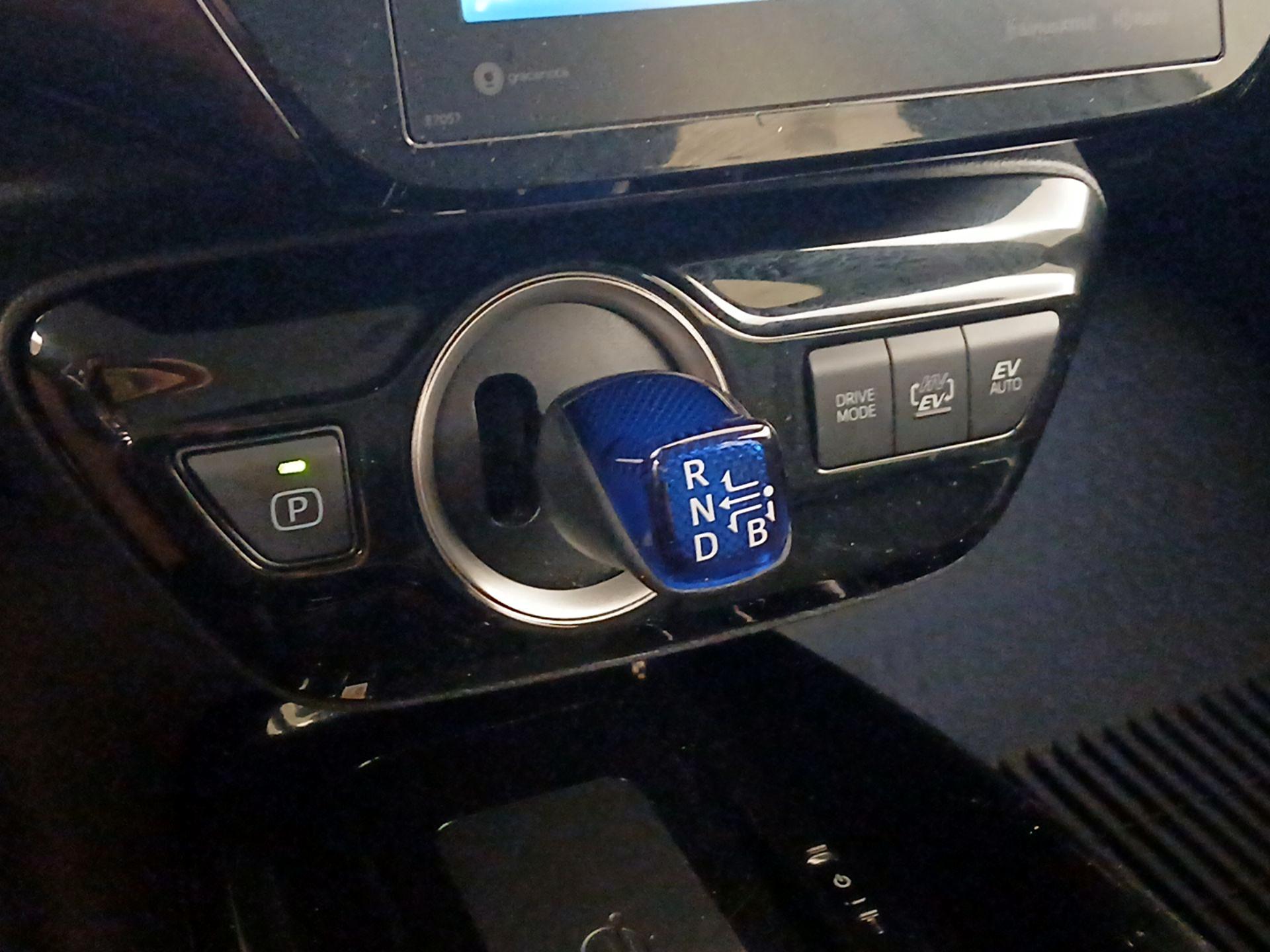 Thumbnail: 2021 Toyota Prius Prime - 18