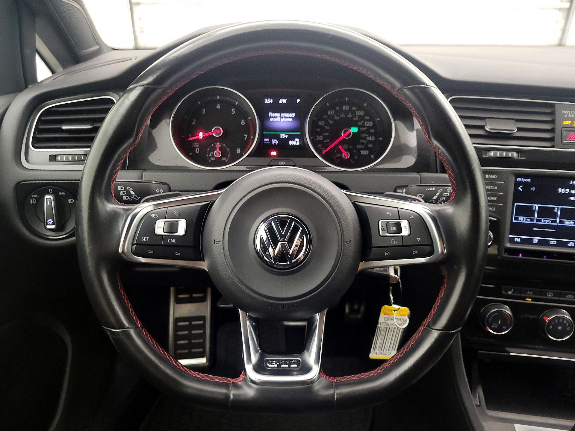 Thumbnail: 2016 Volkswagen Golf - 10