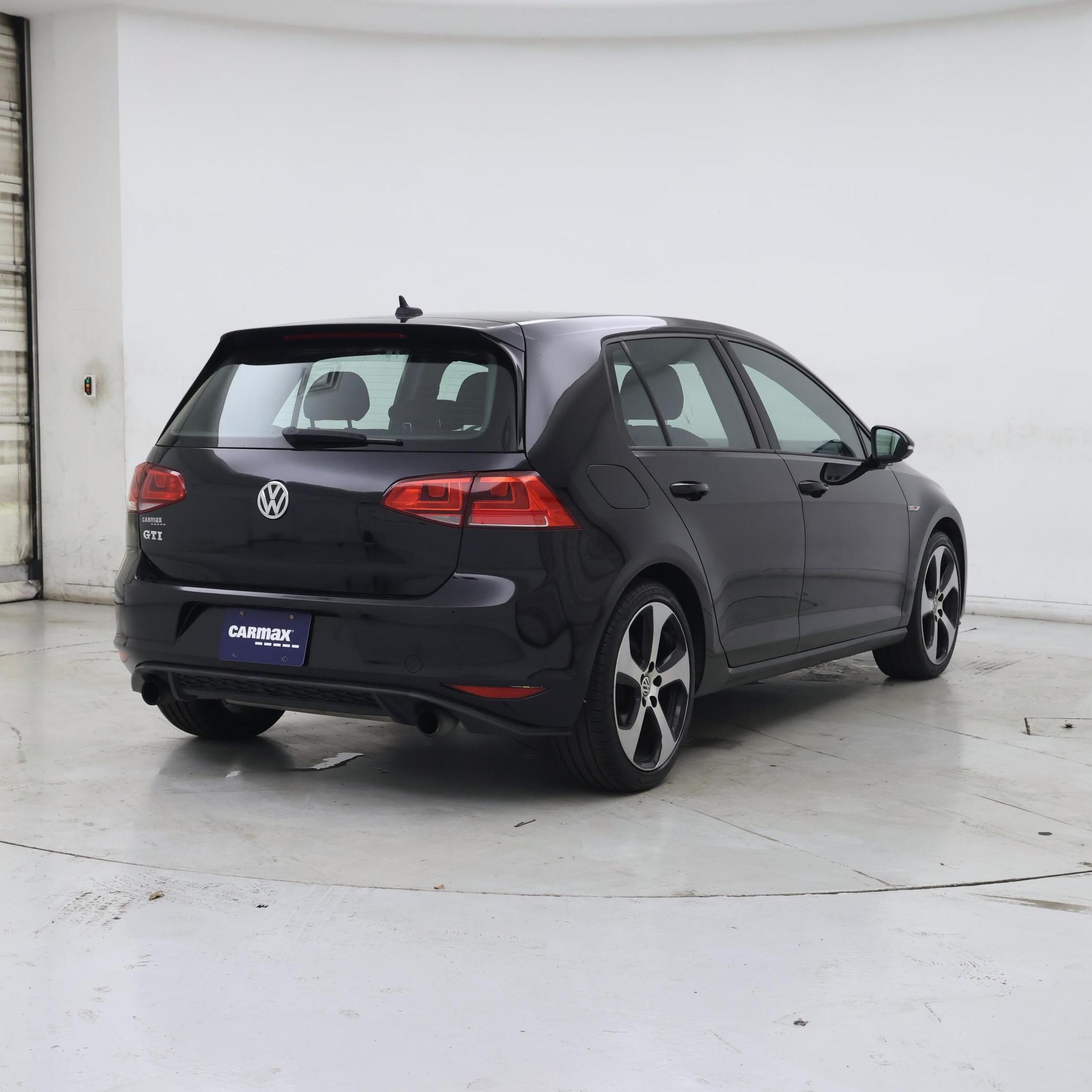 Thumbnail: 2016 Volkswagen Golf - 8