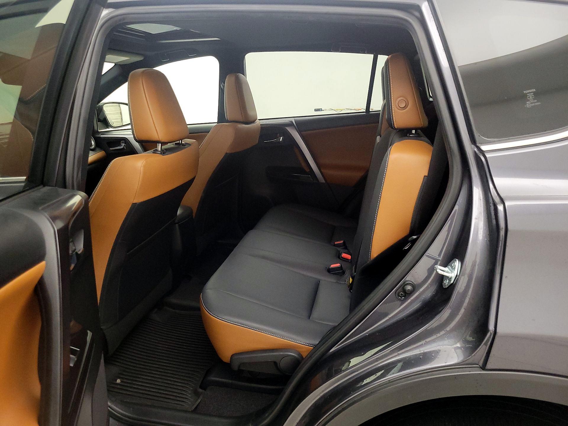 Thumbnail: 2017 Toyota RAV4 - 20