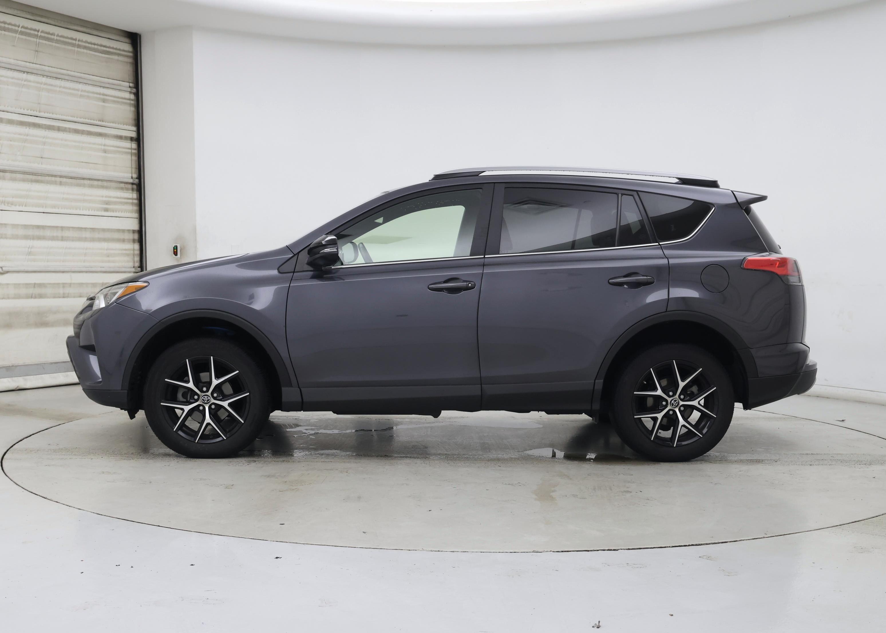 Thumbnail: 2017 Toyota RAV4 - 3