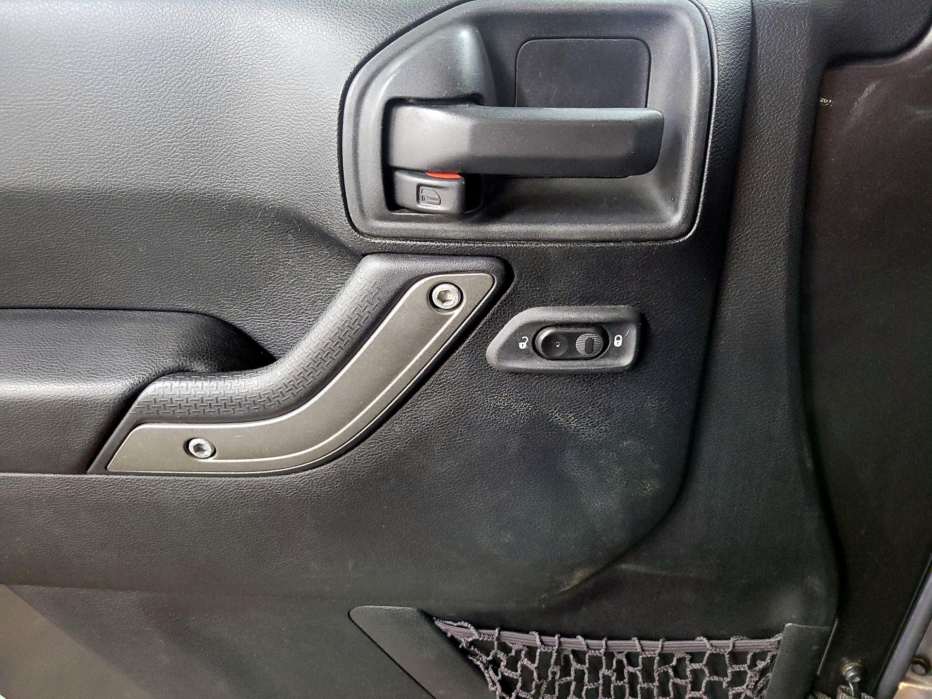 Thumbnail: 2017 Jeep Wrangler - 12