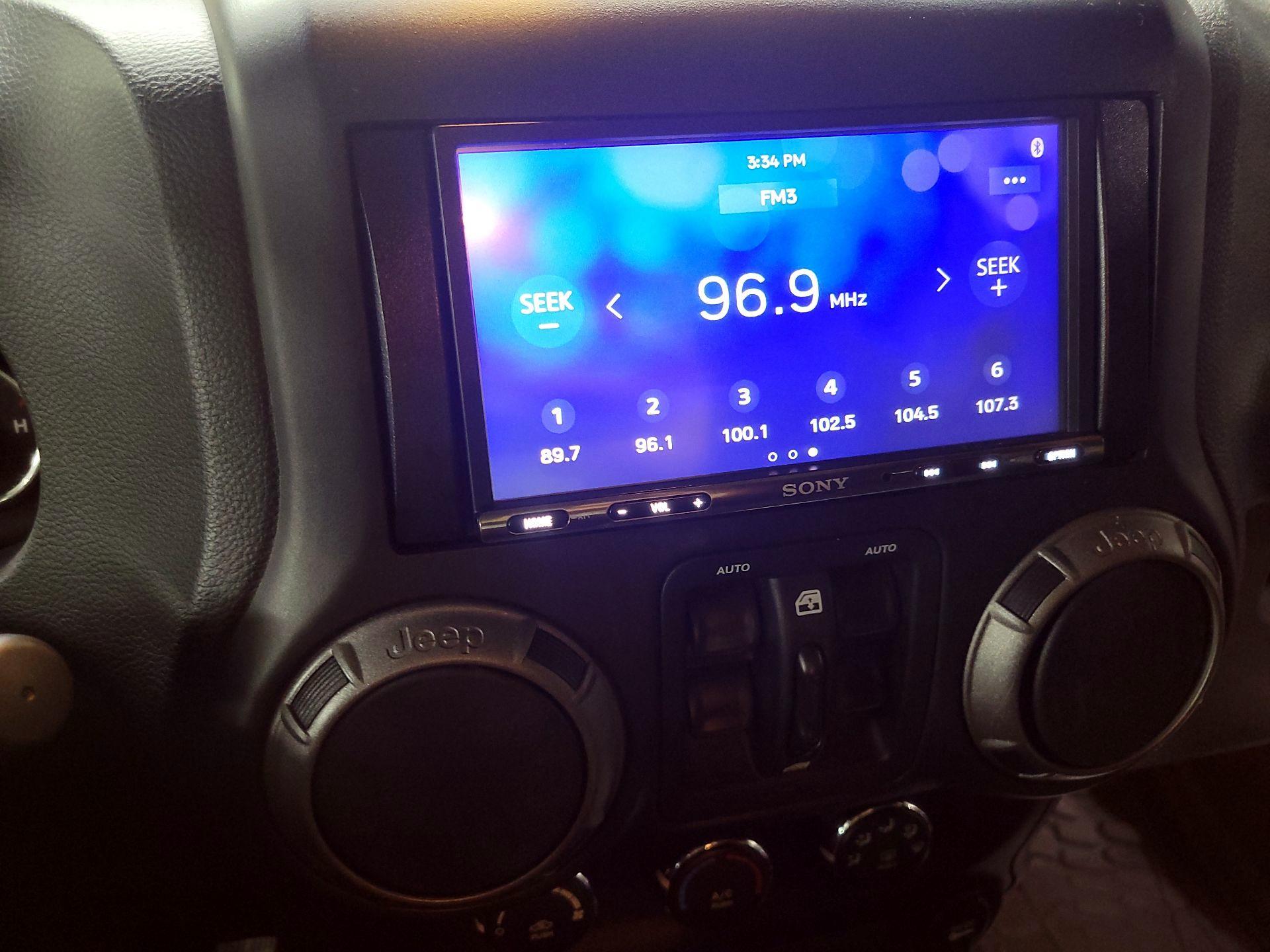 Thumbnail: 2017 Jeep Wrangler - 14