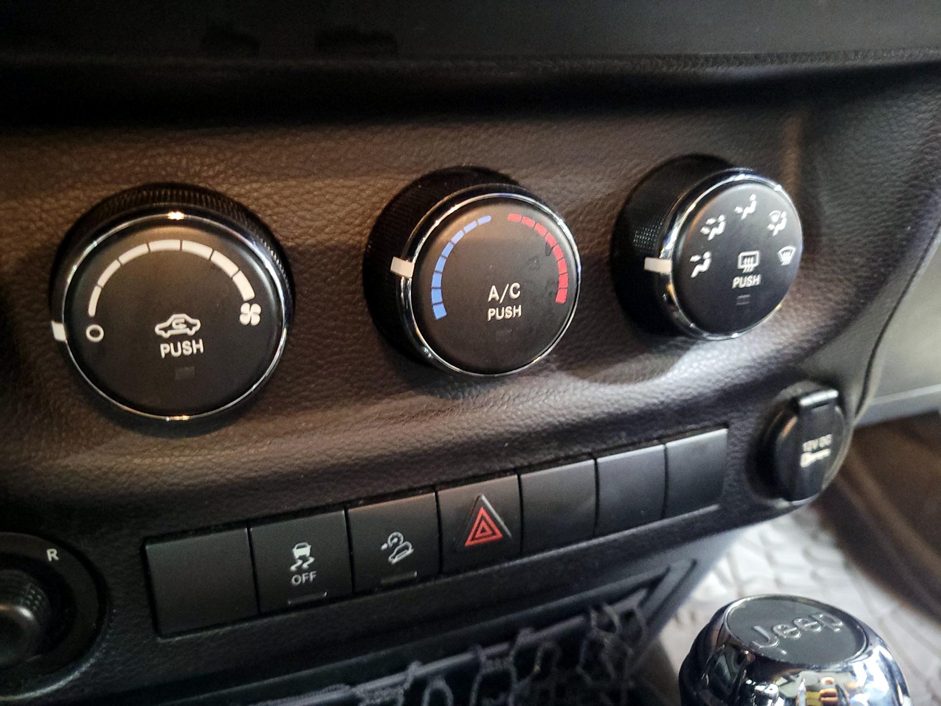 Thumbnail: 2017 Jeep Wrangler - 15