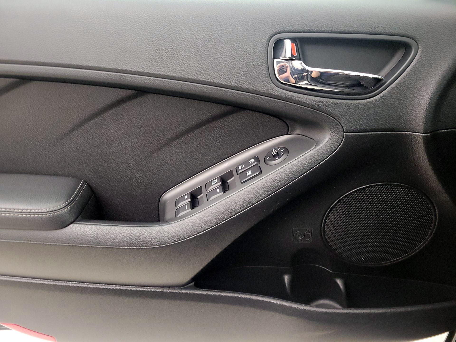 Thumbnail: 2016 Kia Forte - 12
