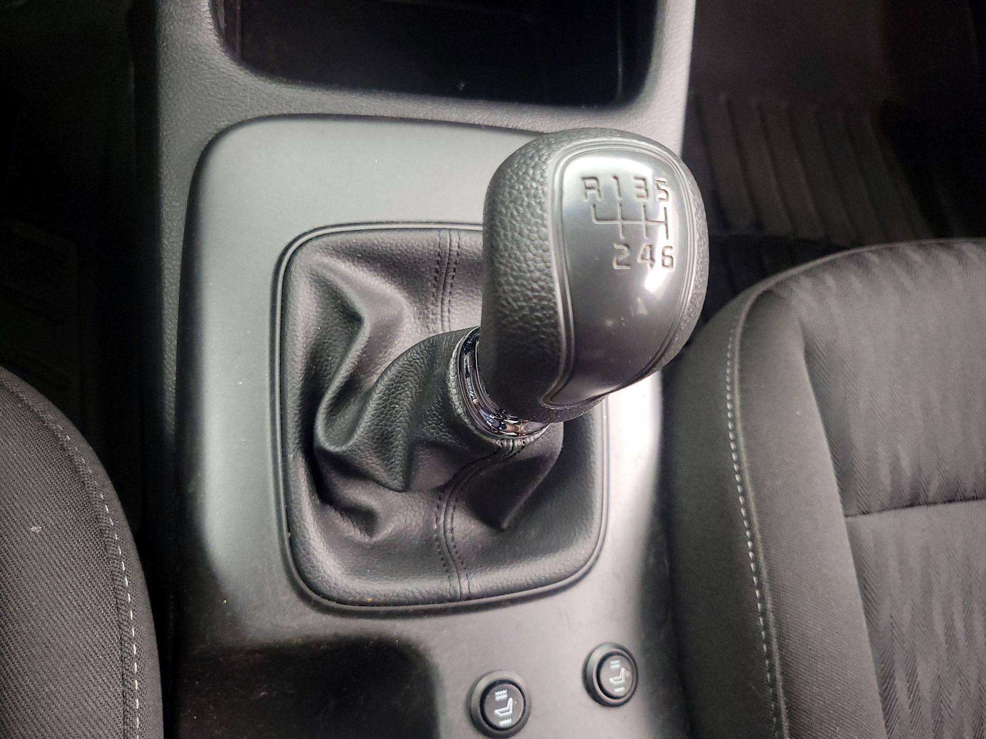 Thumbnail: 2016 Kia Forte - 16
