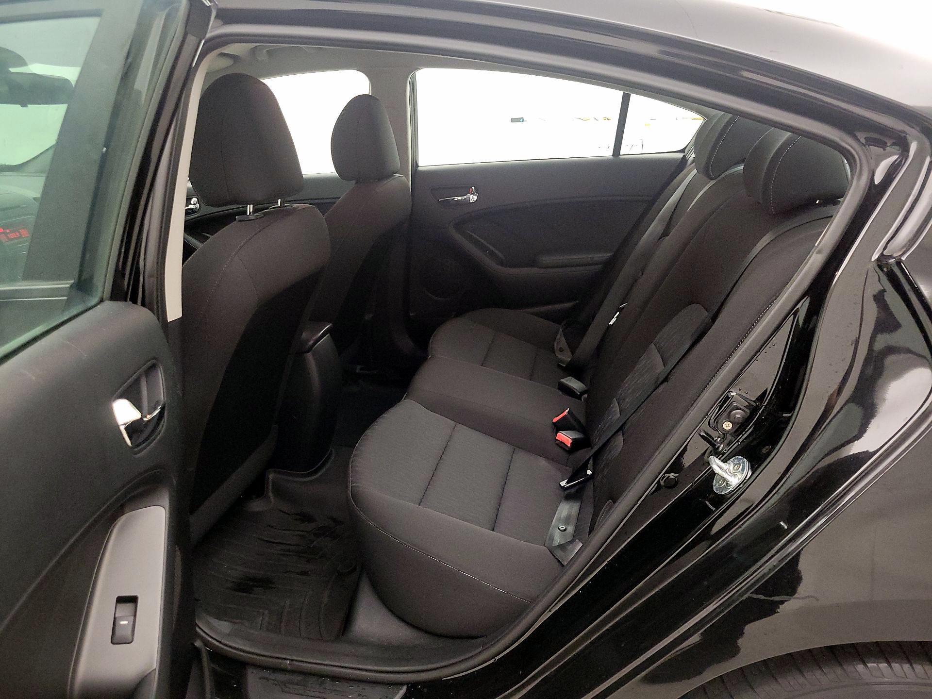 Thumbnail: 2016 Kia Forte - 18